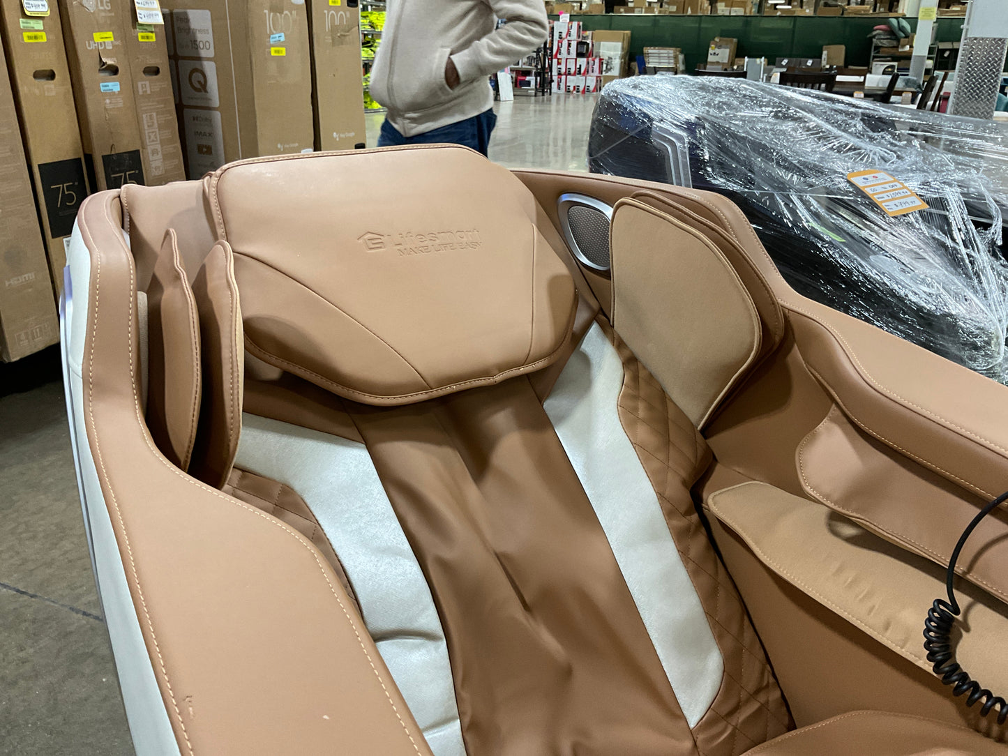2D MASSAGE CHAIR TAN/WHITE - 326576 MSRP-1299.99 BJF250043