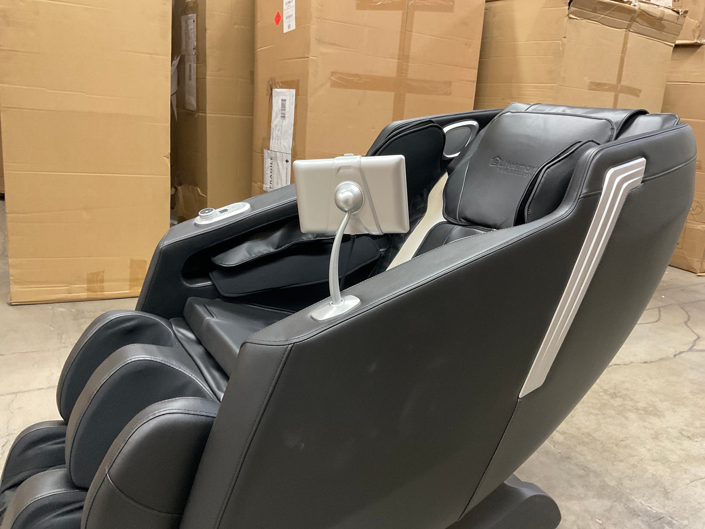 LIFESMART 2D MASSAGE CHAIR - BLACK - 324922 MSRP-1299.99 BJF250040