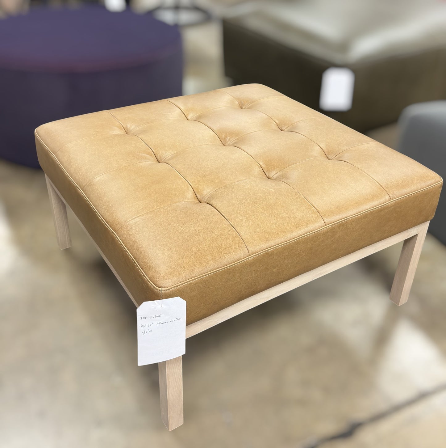 IDF240209 - Margot - Ottoman  Leather  Gold - 223.75/895