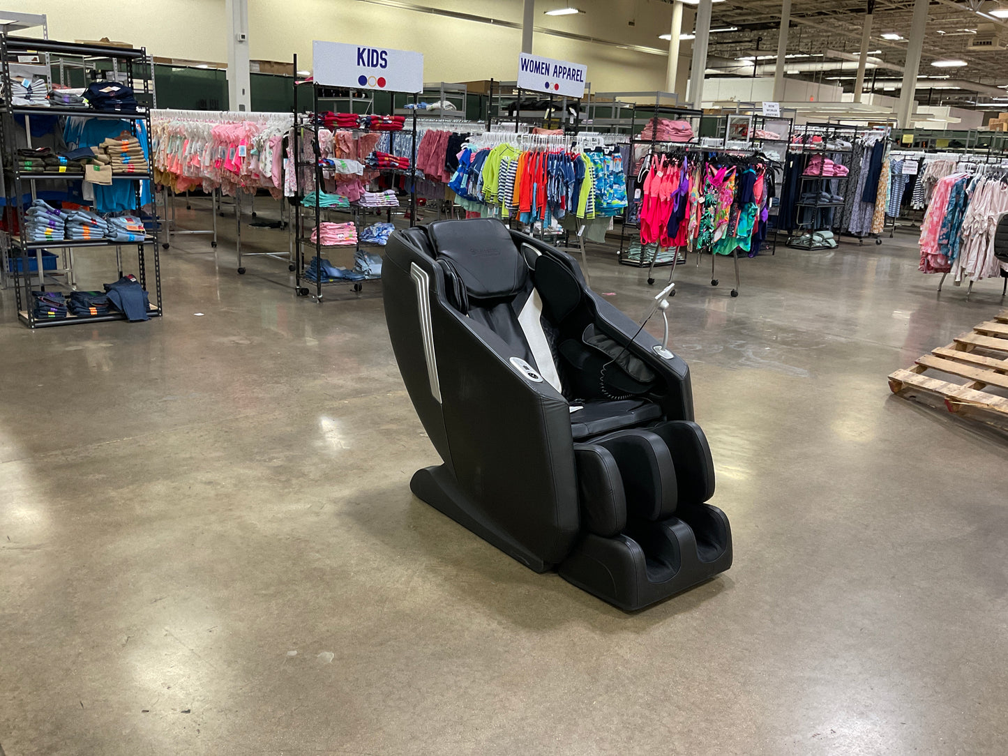 LIFESMART 2D MASSAGE CHAIR - BLACK - 324922 MSRP-1299.99 BJF250041