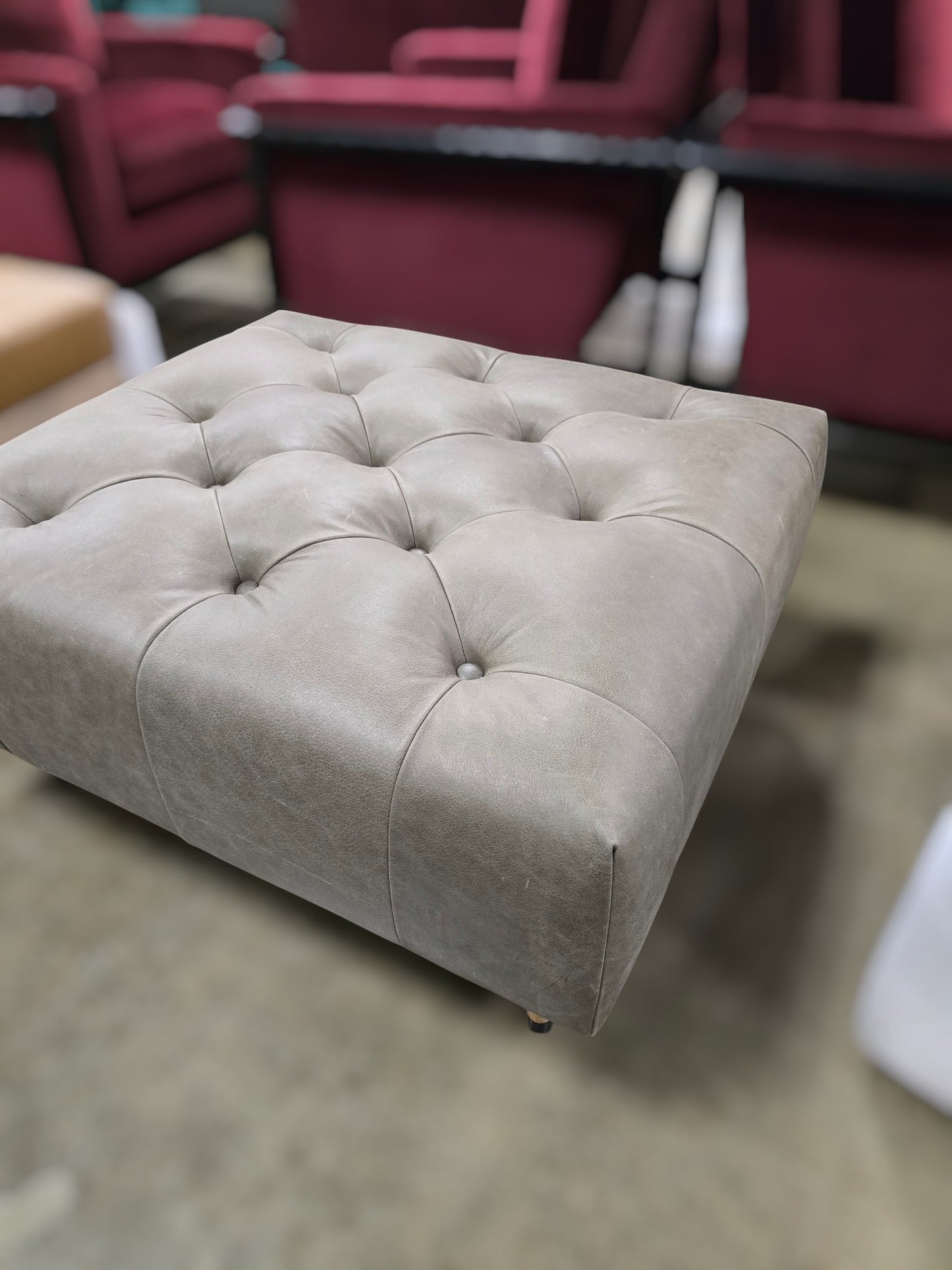 IDF240210 - Ms. Chesterfield - Ottoman  Leather  Flint - 895