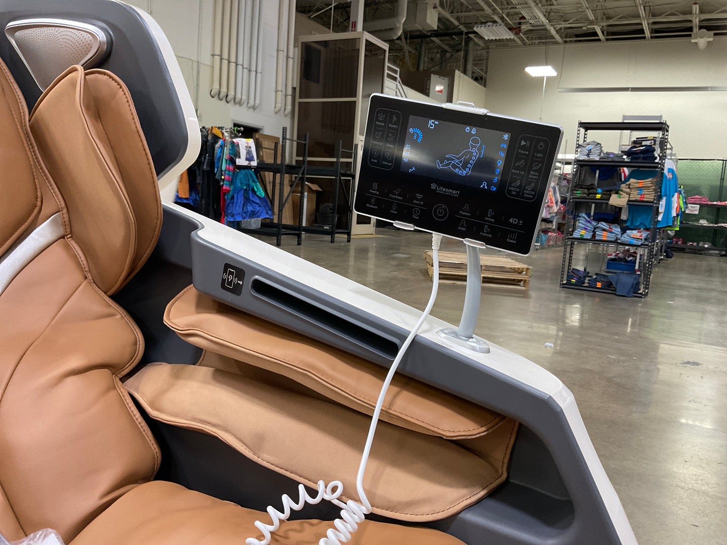 MASSAGE CHAIR WITH 4D AIR MECH/TABLET/WI - 304146 MSRP-1299.98 BJF250018