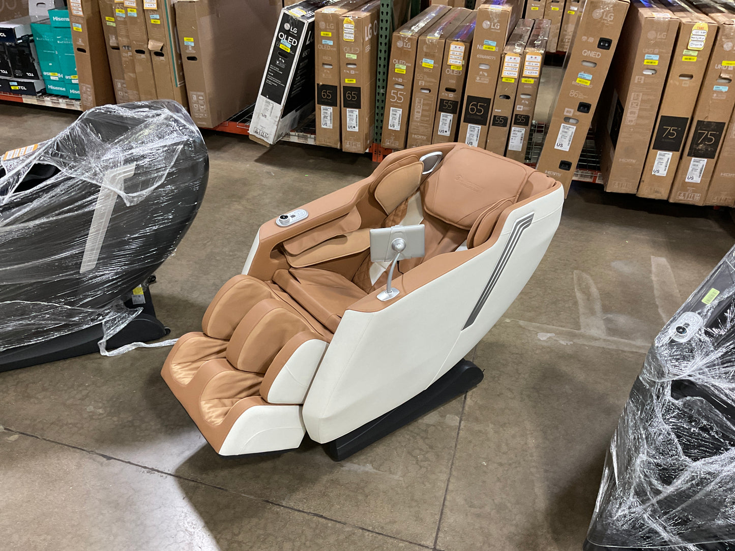 2D MASSAGE CHAIR TAN/WHITE - 326576 MSRP-1299.99 BJF250043