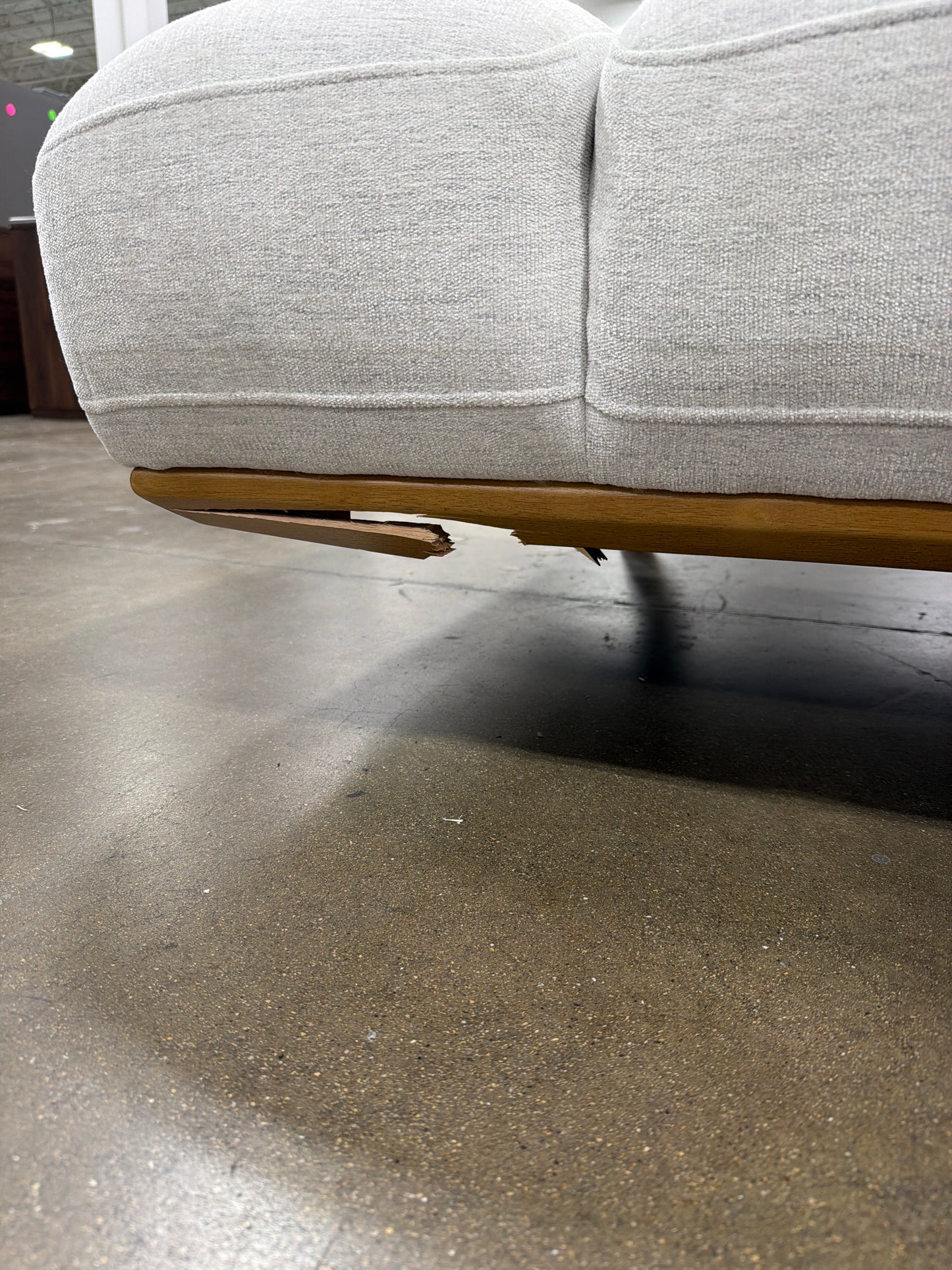 CS260017 Aeva Fabric Sectional(Broken leg, dirty)