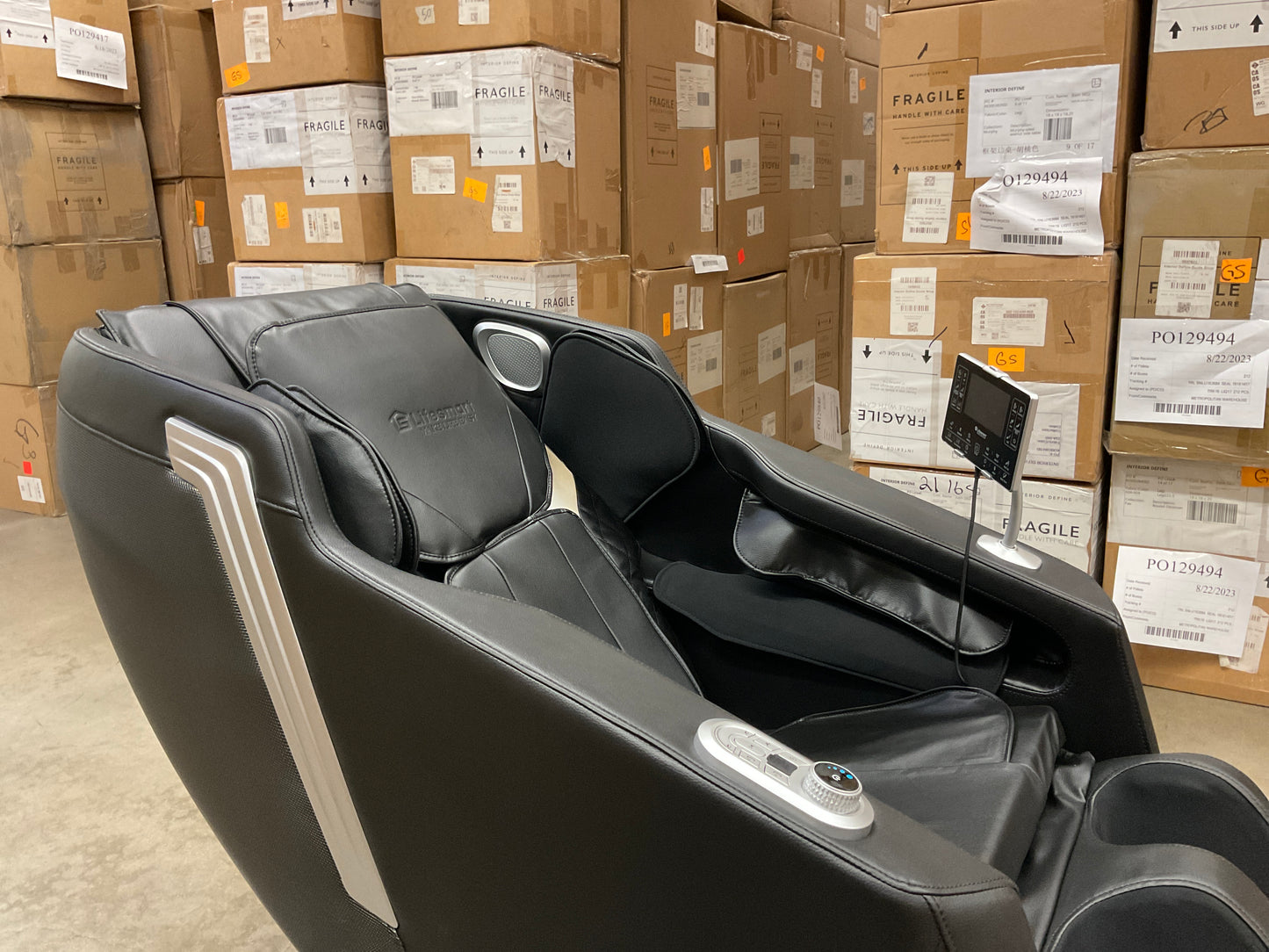 LIFESMART 2D MASSAGE CHAIR - BLACK - 324922 MSRP-1299.99 BJF250040