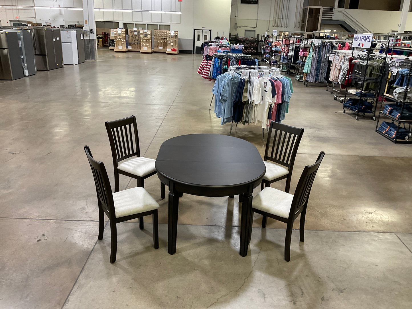 HAMILTON 5PC ROUND DINING SET WITH LEAF - 325495 MSRP-599.99 BJF250042