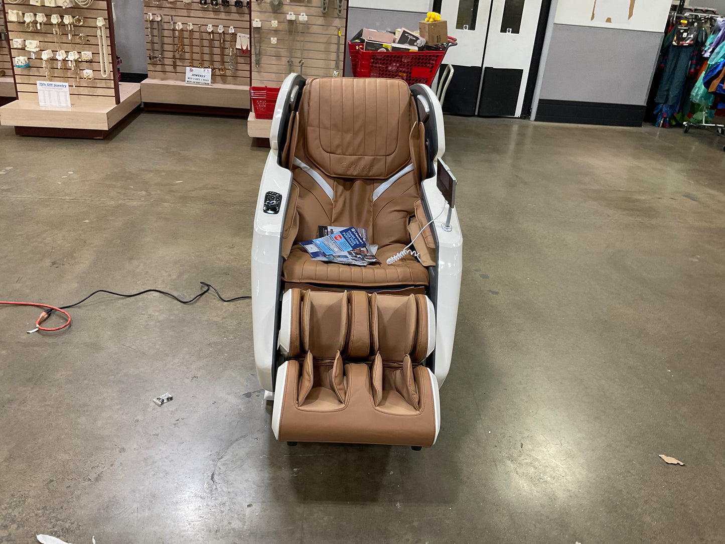 MASSAGE CHAIR WITH 4D AIR MECH/TABLET/WI - 304146 MSRP-1299.98 BJF250018