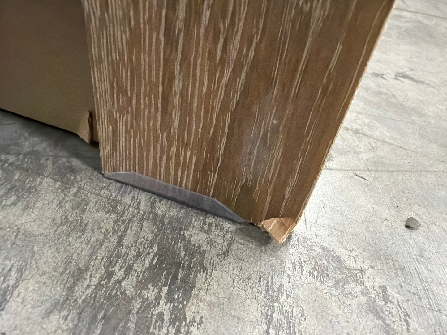 AH116 Fenderport Chest of Drawers(Bottom corner chipped)