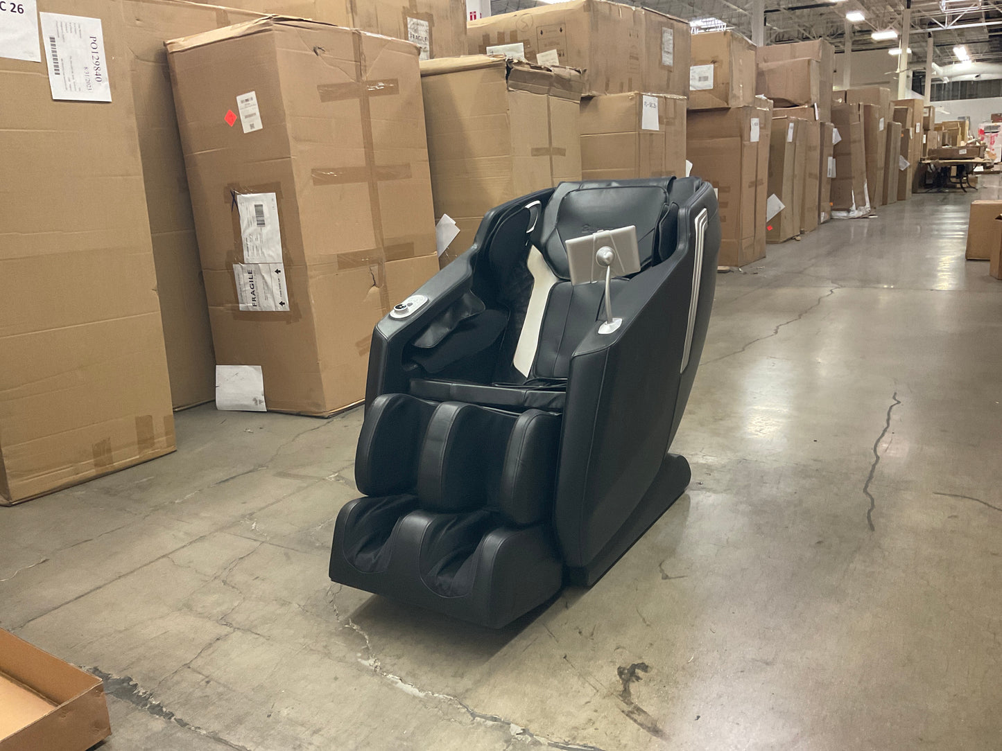 LIFESMART 2D MASSAGE CHAIR - BLACK - 324922 MSRP-1299.99 BJF250040