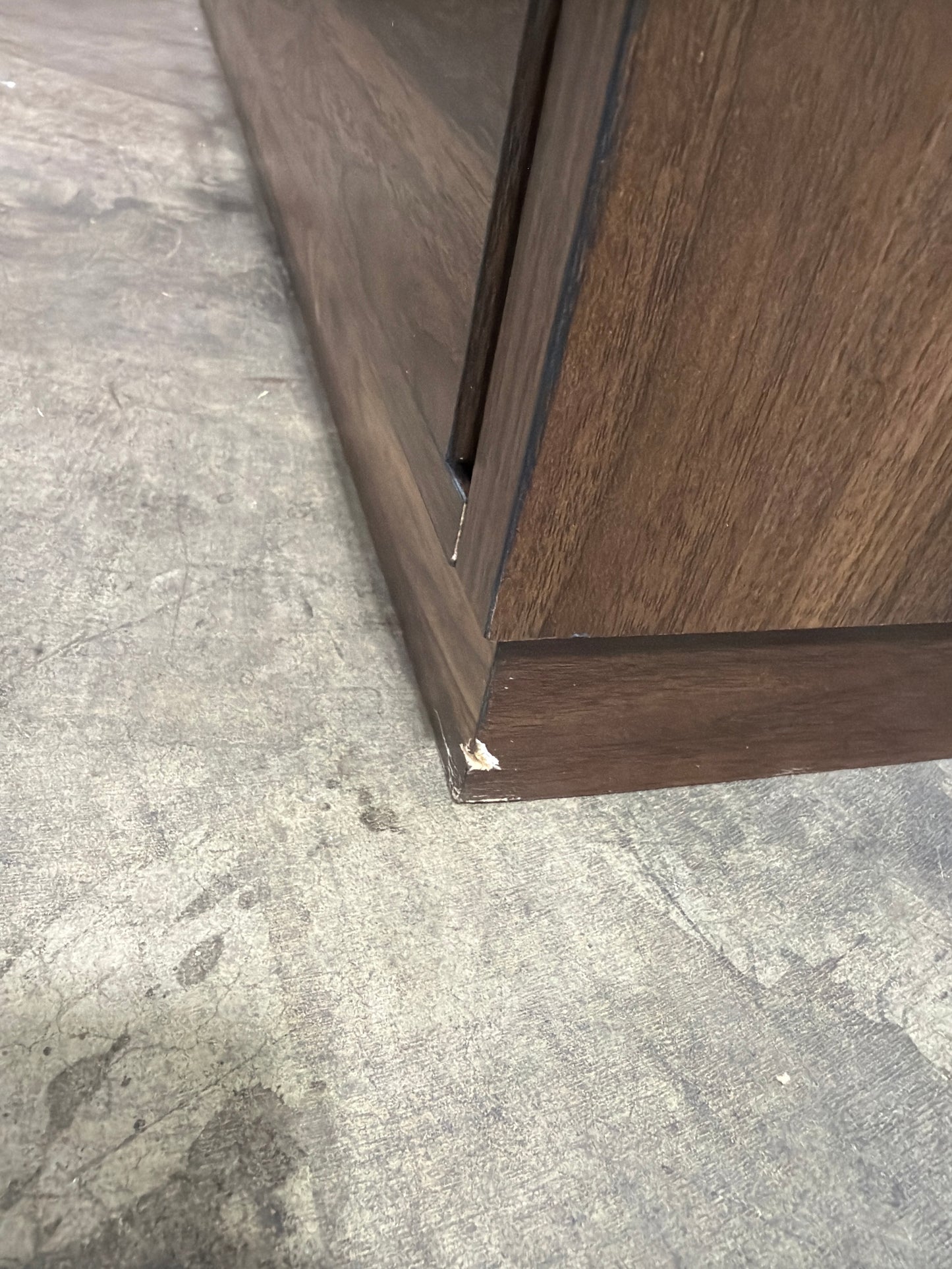 AH144 Hollinaze Dresser(Scratch)