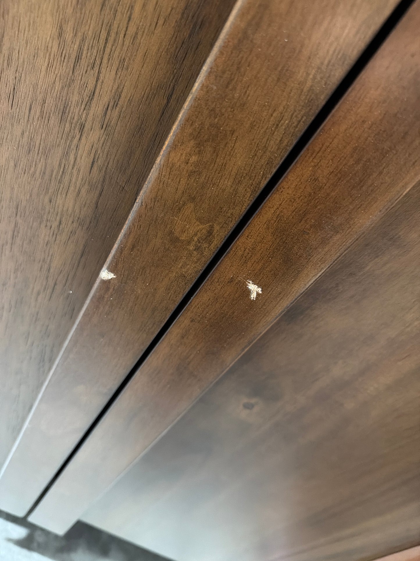 AH112 Paloma Brown Dining Server(Chipped finish)