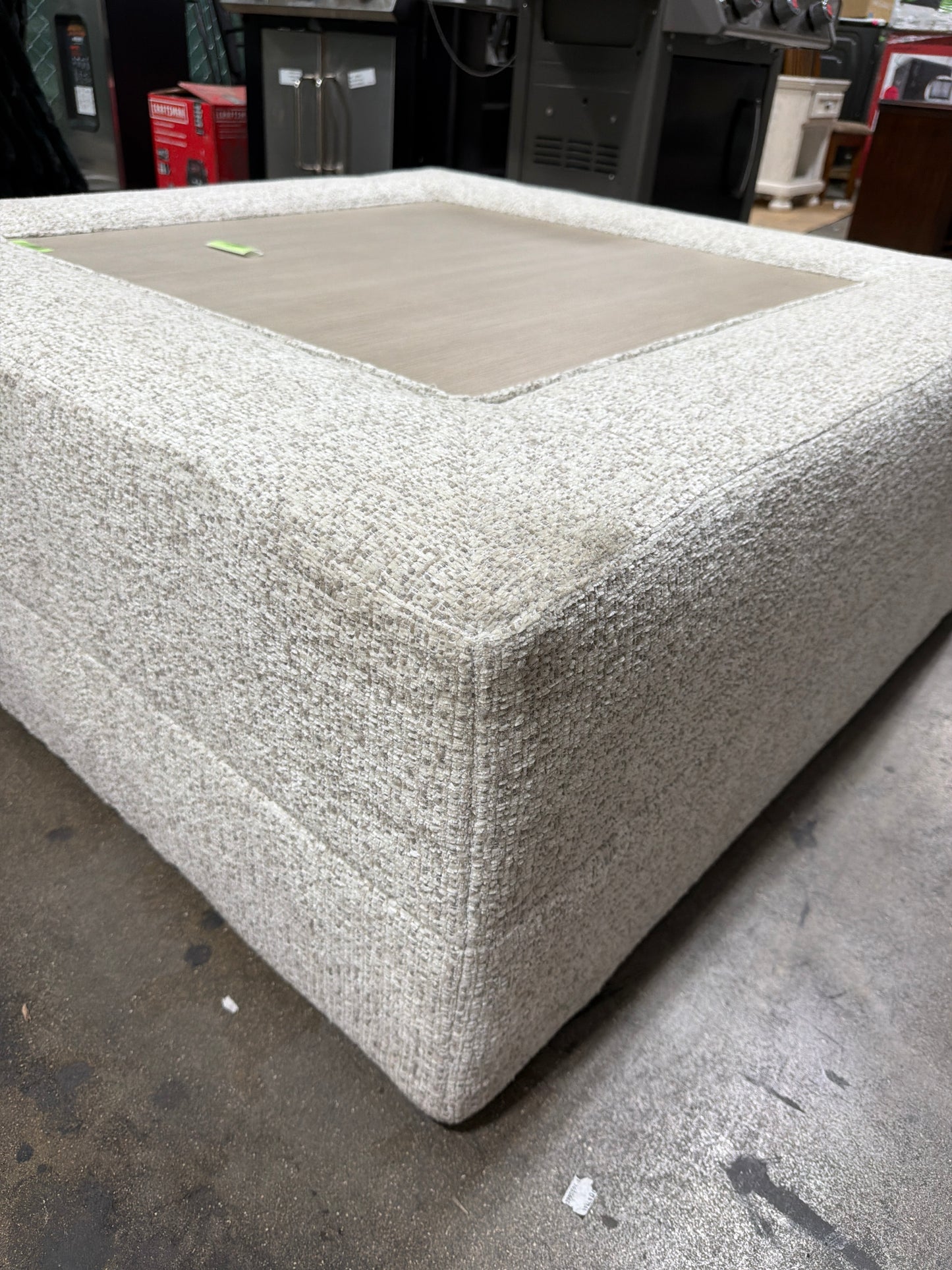AH127 Ashbourne Estate Snowstone Accent Ottoman(Dirty)
