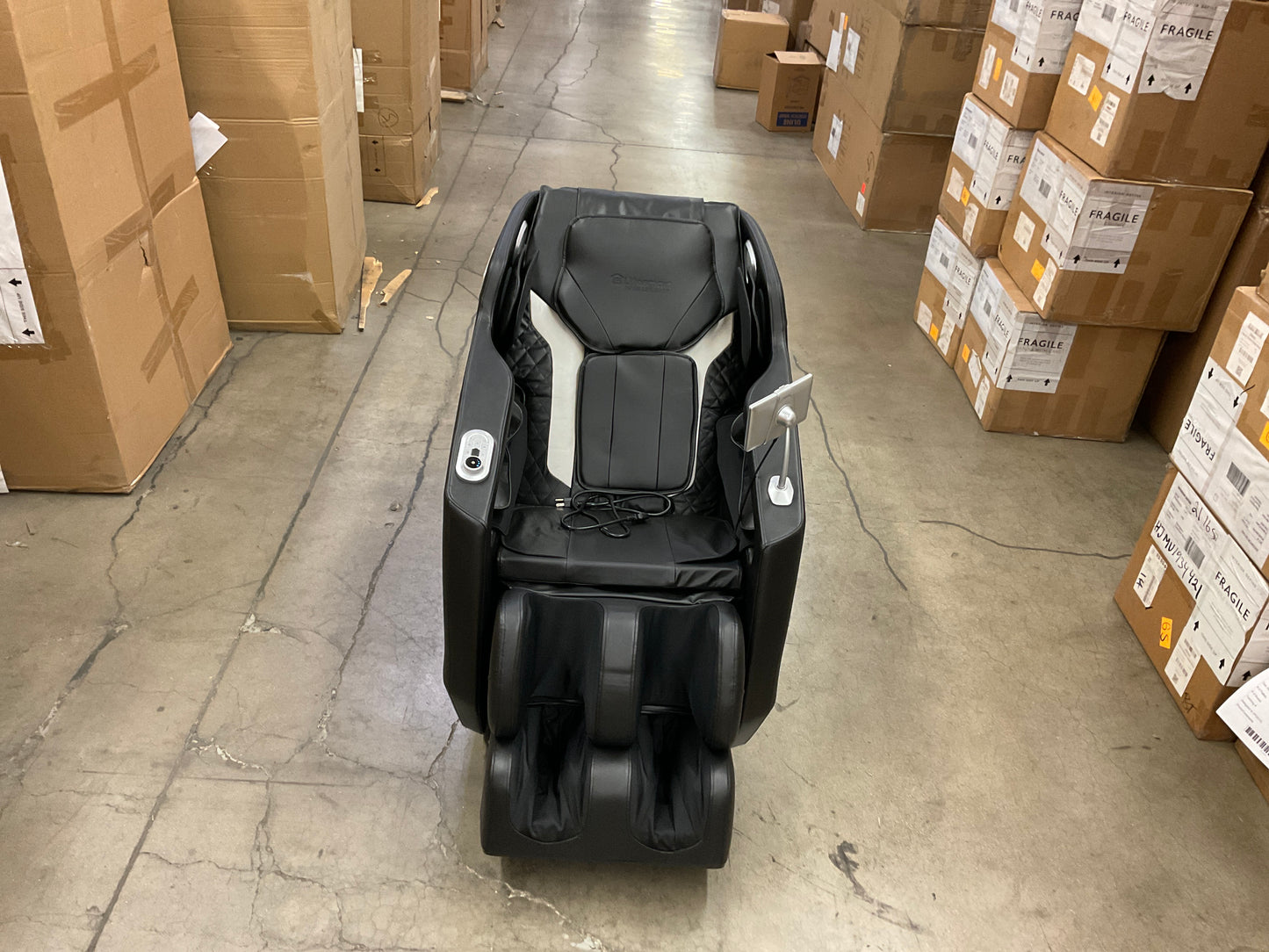 LIFESMART 2D MASSAGE CHAIR - BLACK - 324922 MSRP-1299.99 BJF250040