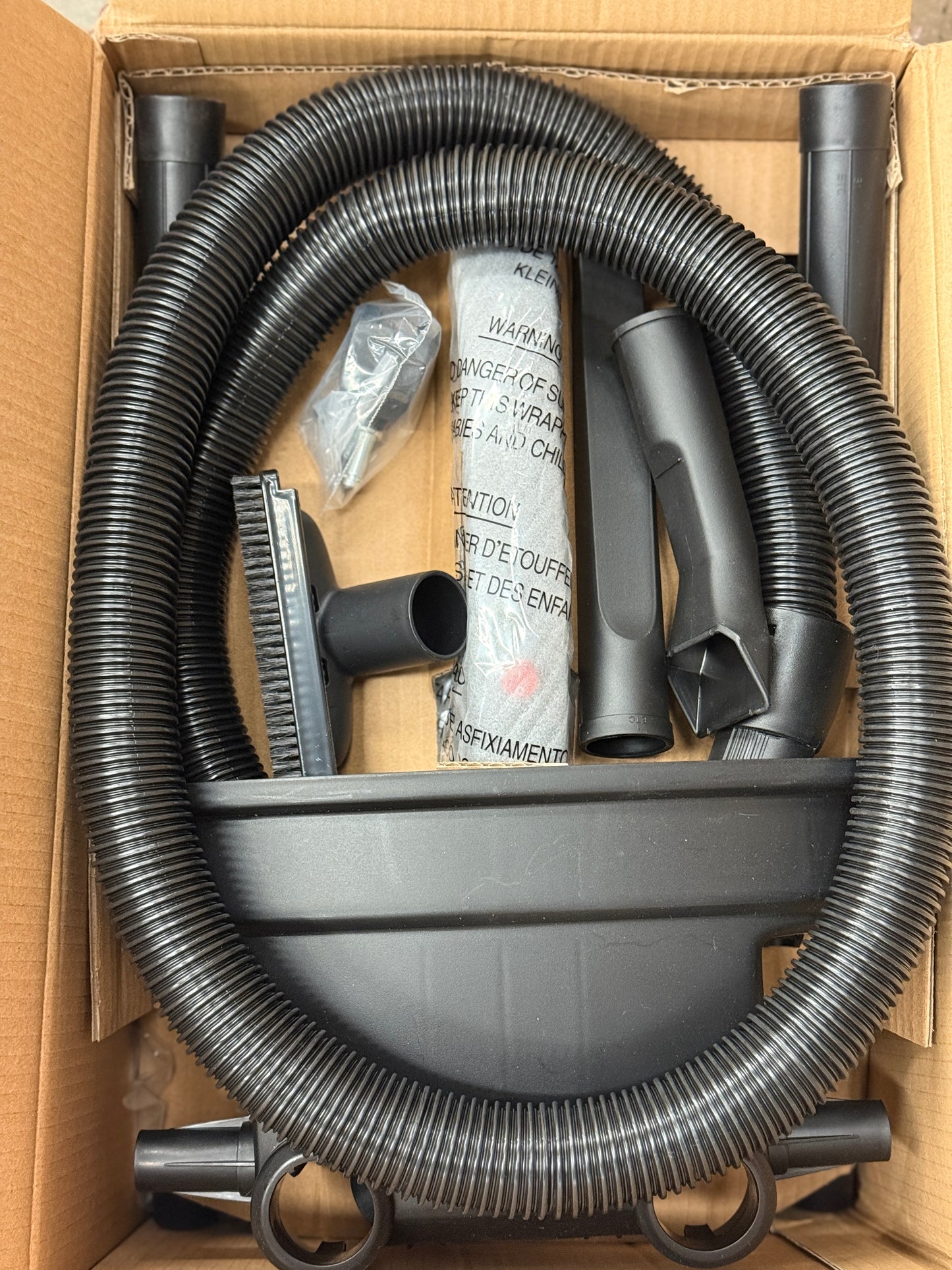 AC250066 CRAFTSMAN CMXEVBE17612 4 Gallon 5.0 Peak HP Wet/Dry Vac, Portable Shop Vacuum with Attachments