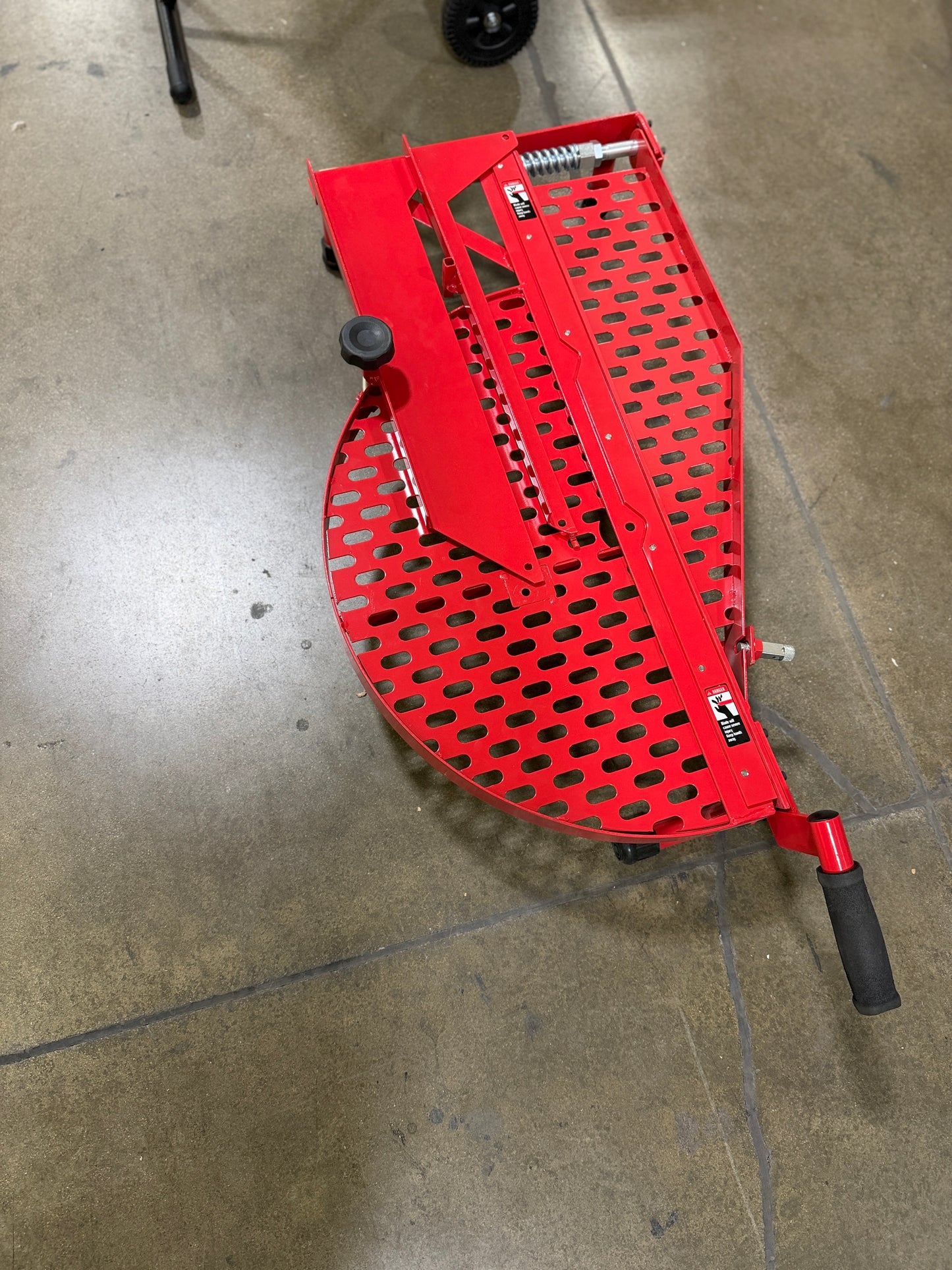 AC250839 Shingle Shark Cutter Red