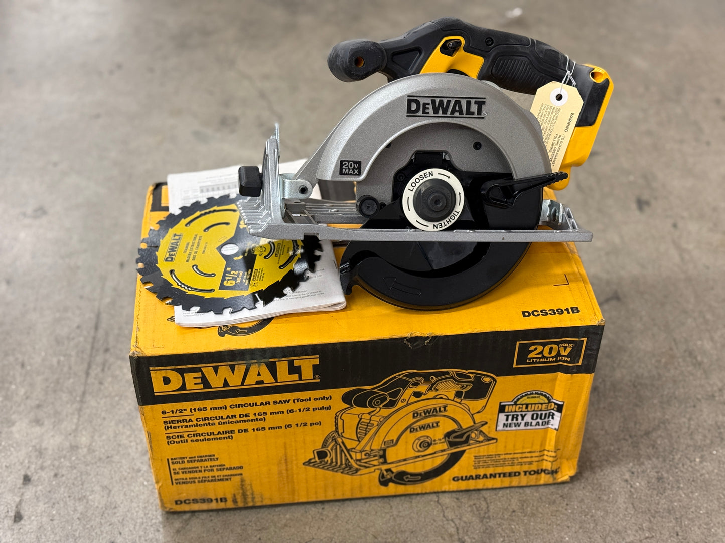 AC250114 DEWALT 20V MAX Circular Saw, 6-1/2-Inch Blade, 460 MWO Engine, 0-50 Degree Bevel Capability, Bare Tool Only