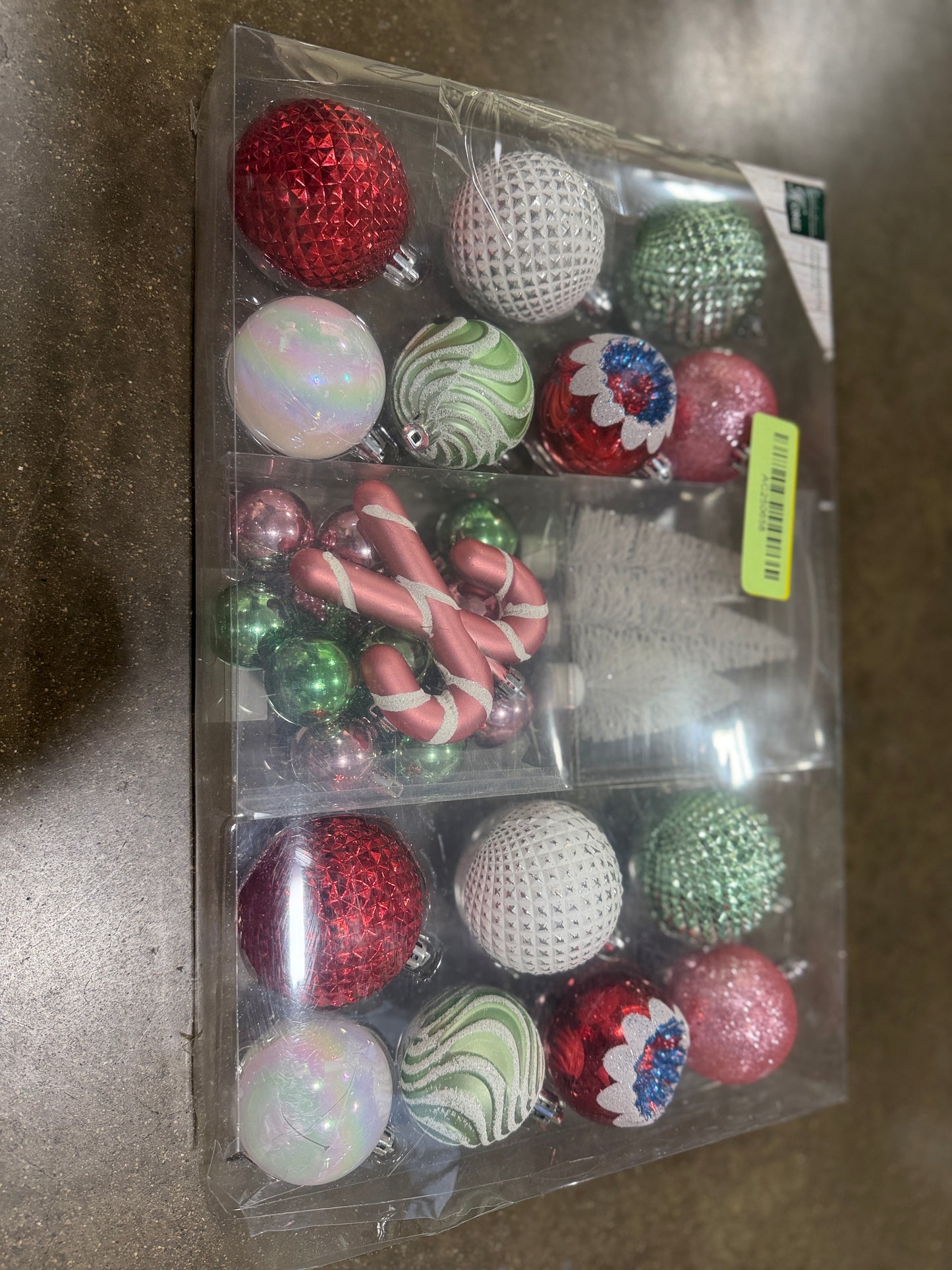 AC250658 Christmas Ornaments