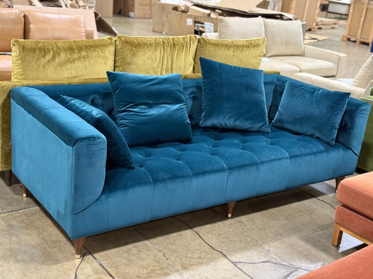 IDF240405 Ms.Chesterfield Sofa SE-166