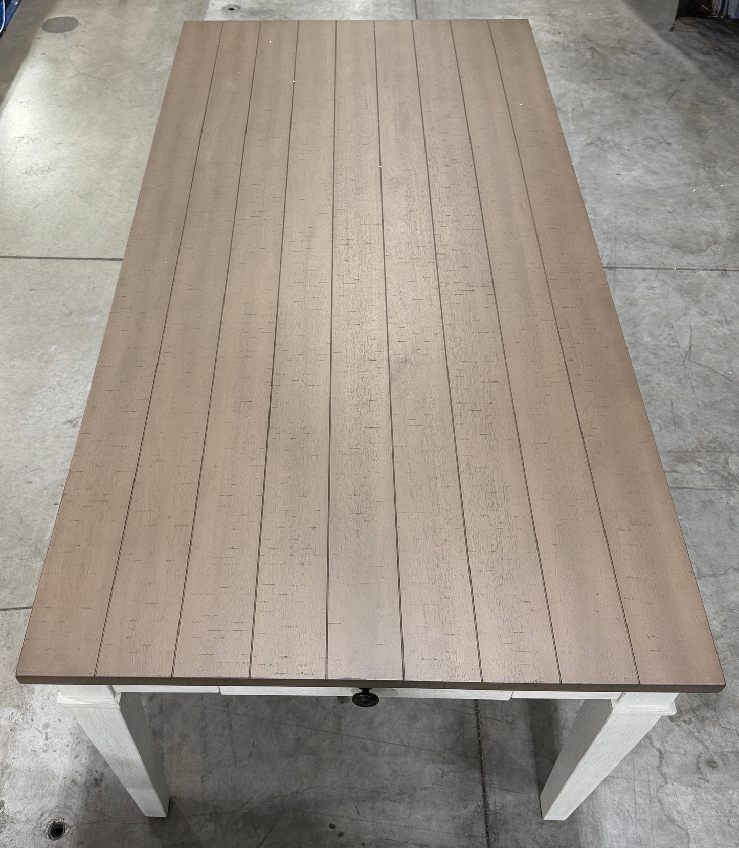 BJF250265 BJ PERRY DINNING TABLE