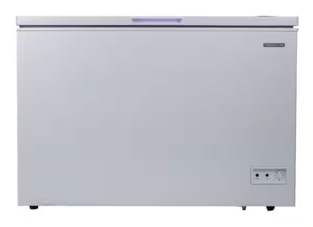 AC260326 Frigidaire 43.94 in. 10 cu. ft. Manual Defrost Chest Freezer in White Garage Ready - EFRF1005