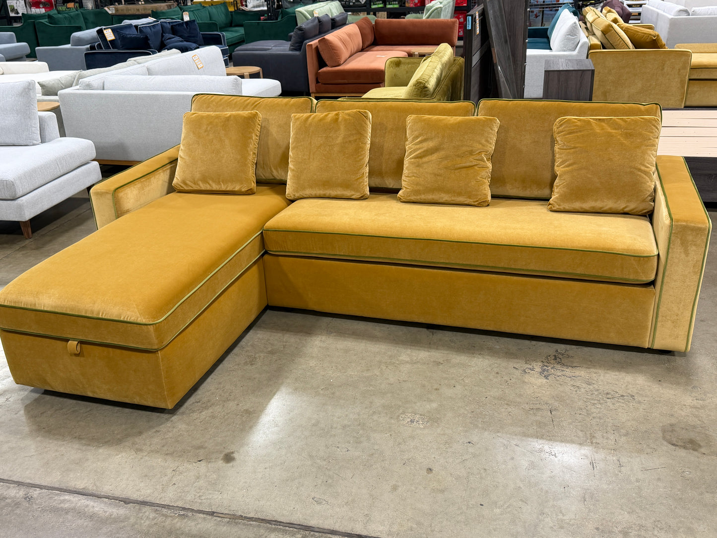 IDF240503 Sectional Sleeper Sofa with Pillows SE-170