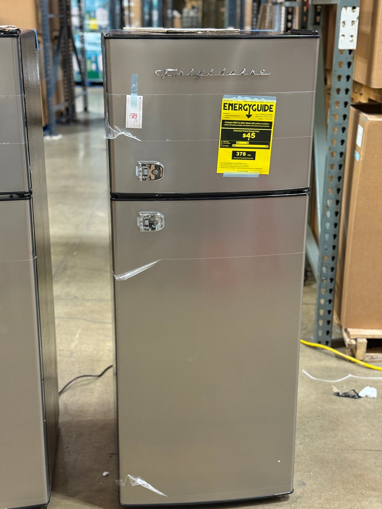 AC250499 21.5 in. Wide 7.5 cu. ft. Retro Mini Refrigerator with Top Freezer in Platinum