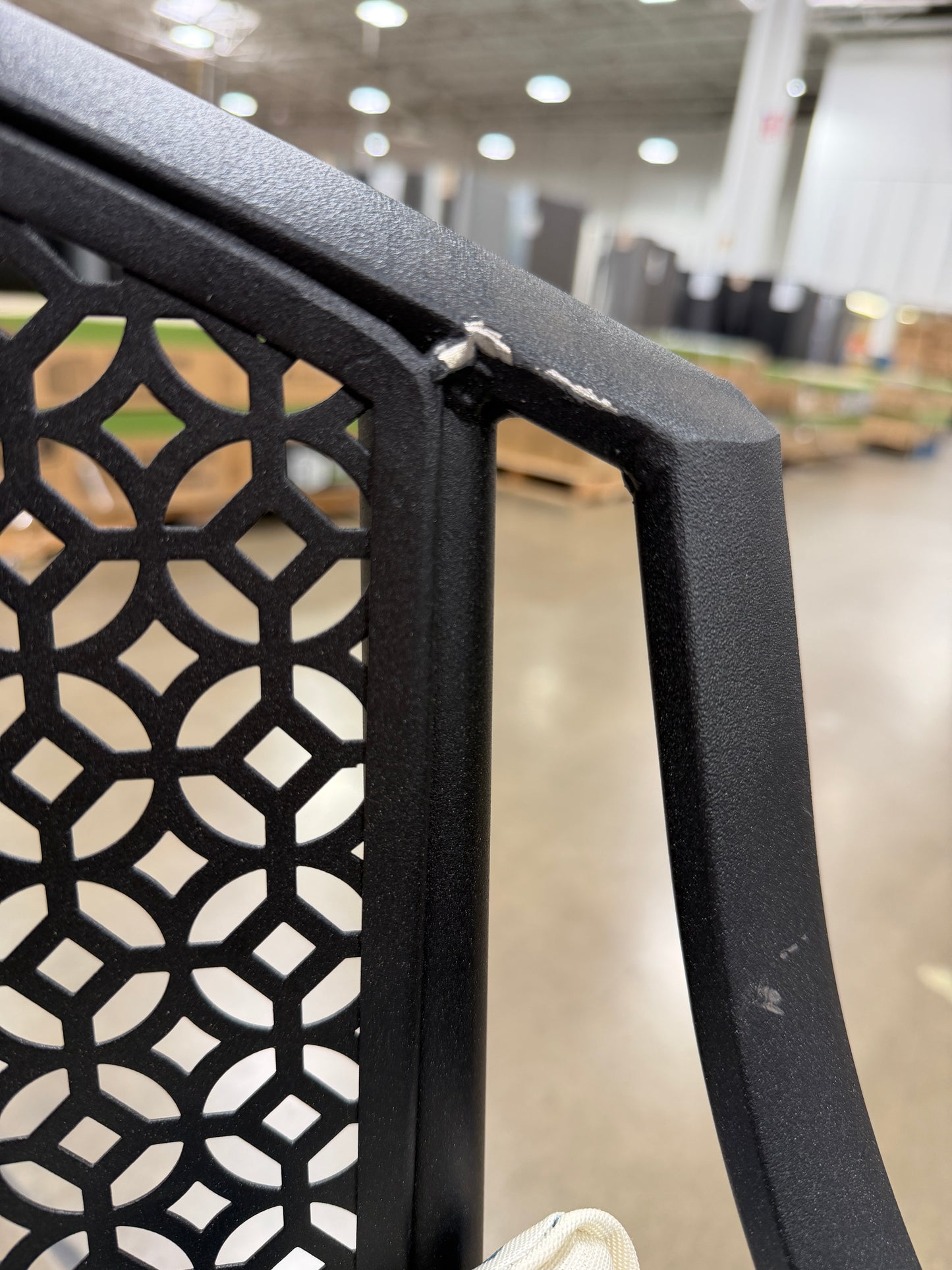 AC260135 Patio Hattington Dining Chair & Waterville Dining Table