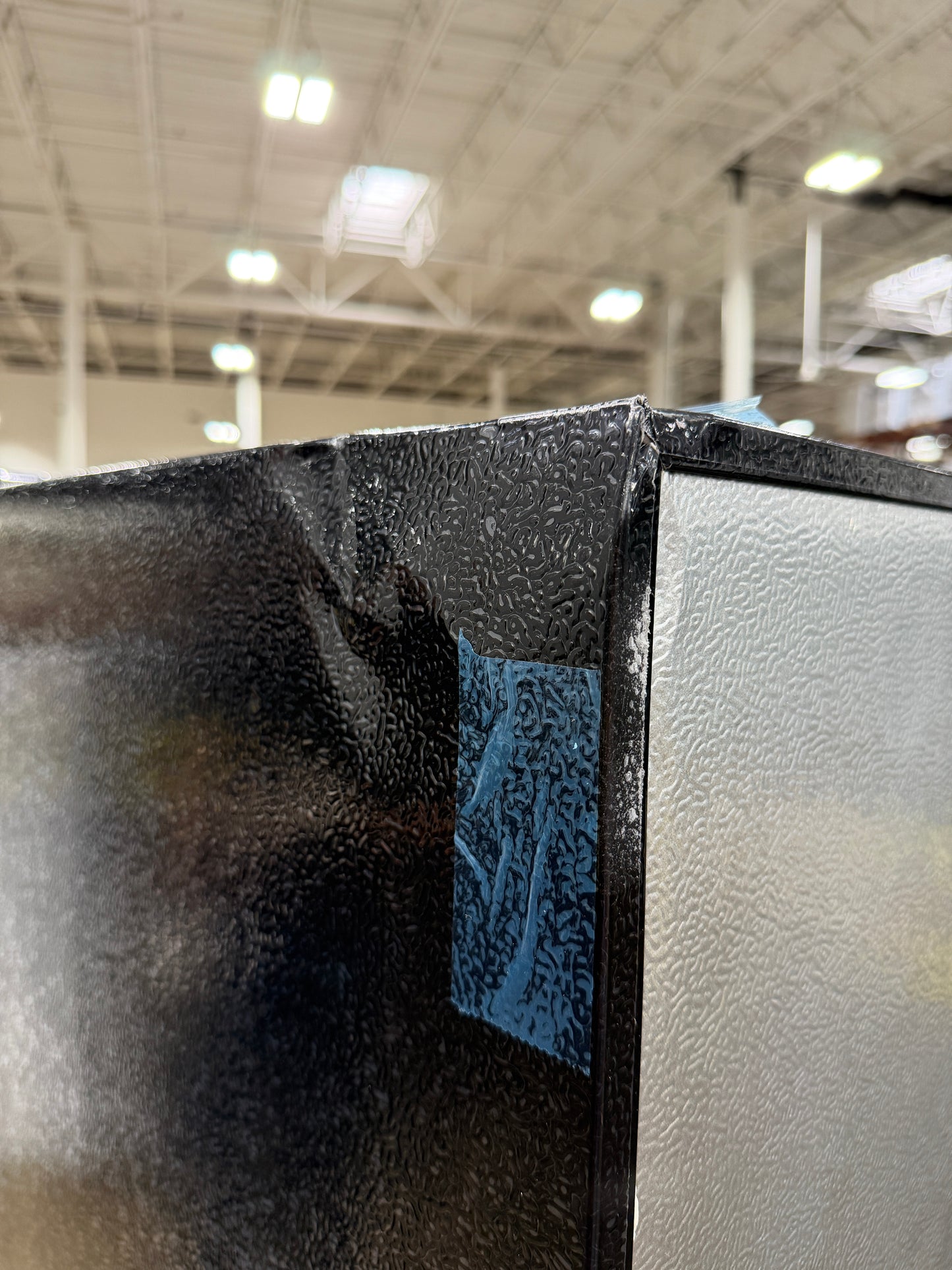 AC260222 ACFR1089 Arctic Chef 10-cu ft Counter-Depth 24-in Wide Top-Freezer Refrigerator - dented