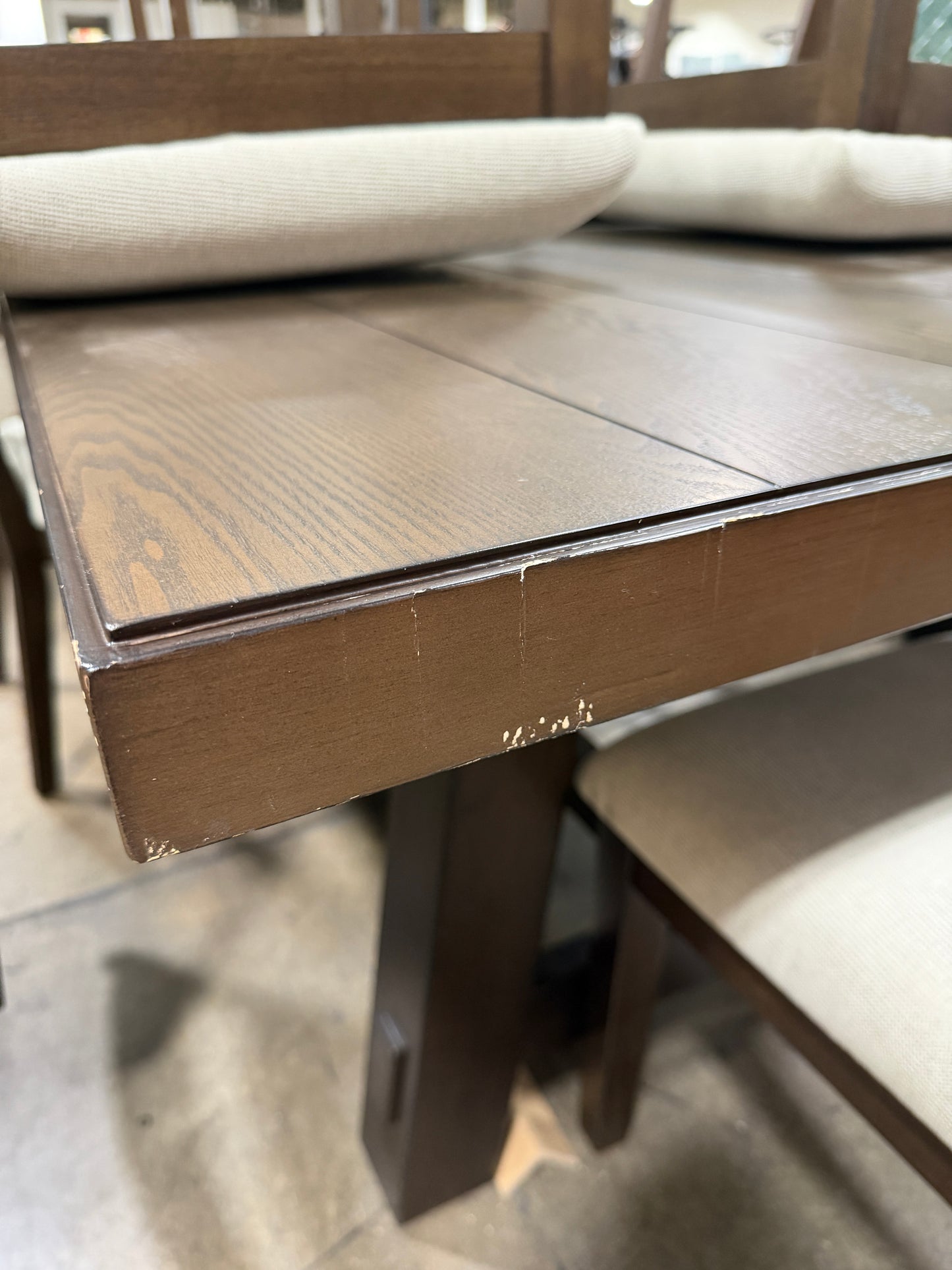 CS260046 Brinley Dining Table and 8 Chairs(Chipped edges)