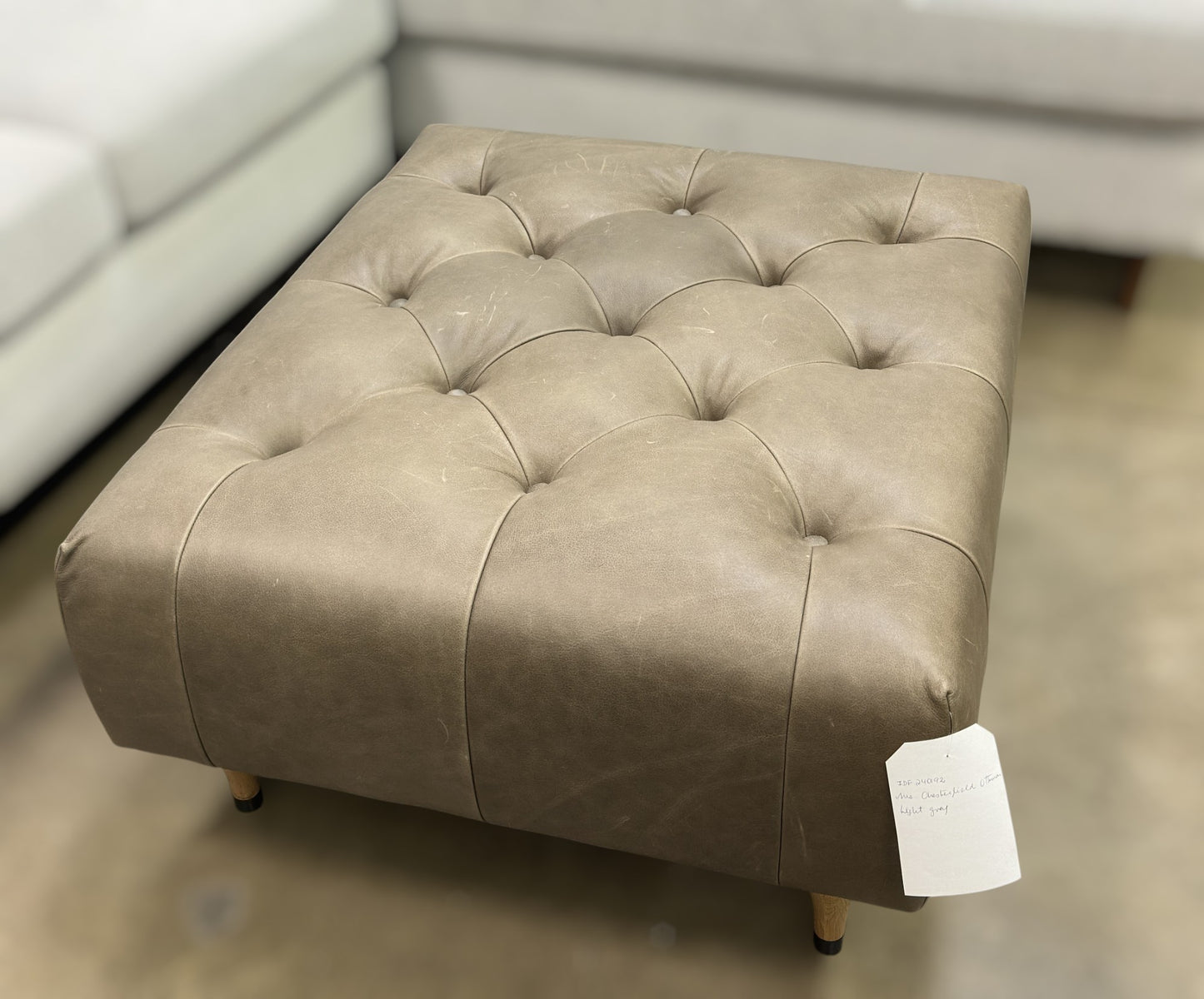 IDF240192 - Ms. Chesterfield - Ottoman  Leather  Light Grey