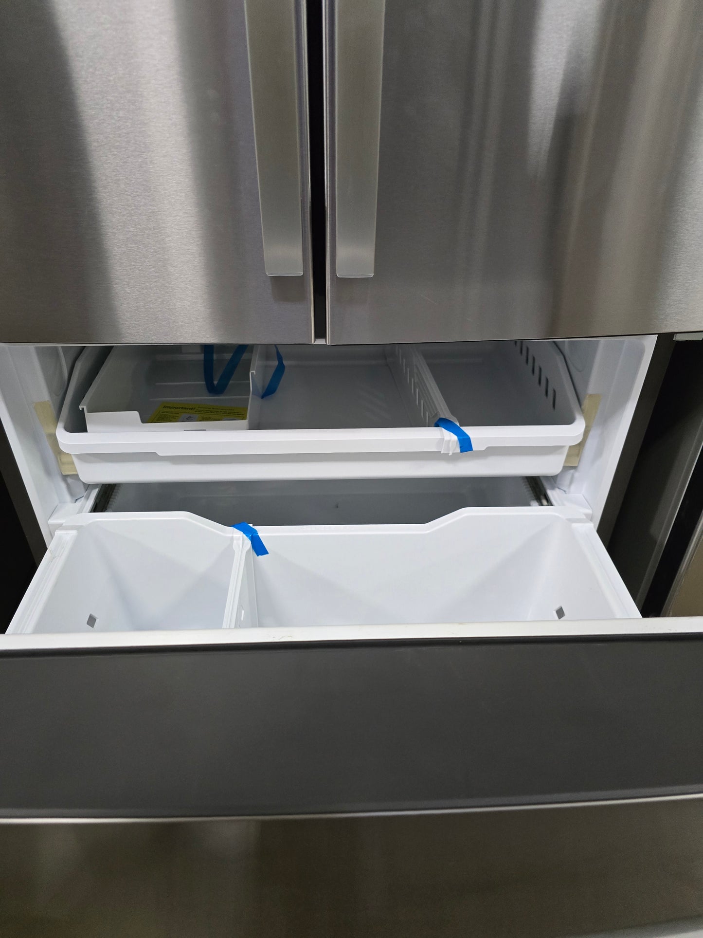 BLP00022-B GE ENERGY STAR® 27.0 Cu. Ft. Fingerprint Resistant French-Door Refrigerator (GNE27JYMFS)