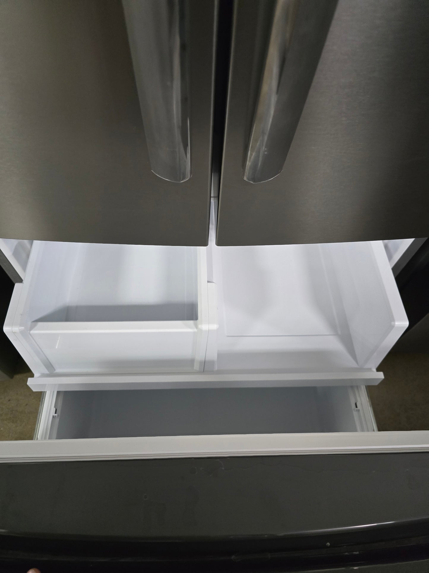 Frigidaire Gallery - 30 in. 20 cu. ft. Standard Depth French Door Refrigerator with Internal Water Dispenser - Stainless Steel  - GRFN2023AF- SN 1K42883589