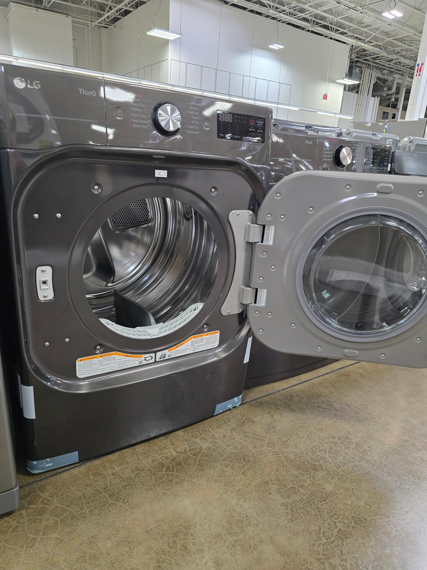 BLP00130-B LG 9.0 cu. ft. Vented SMART Stackable Electric Dryer