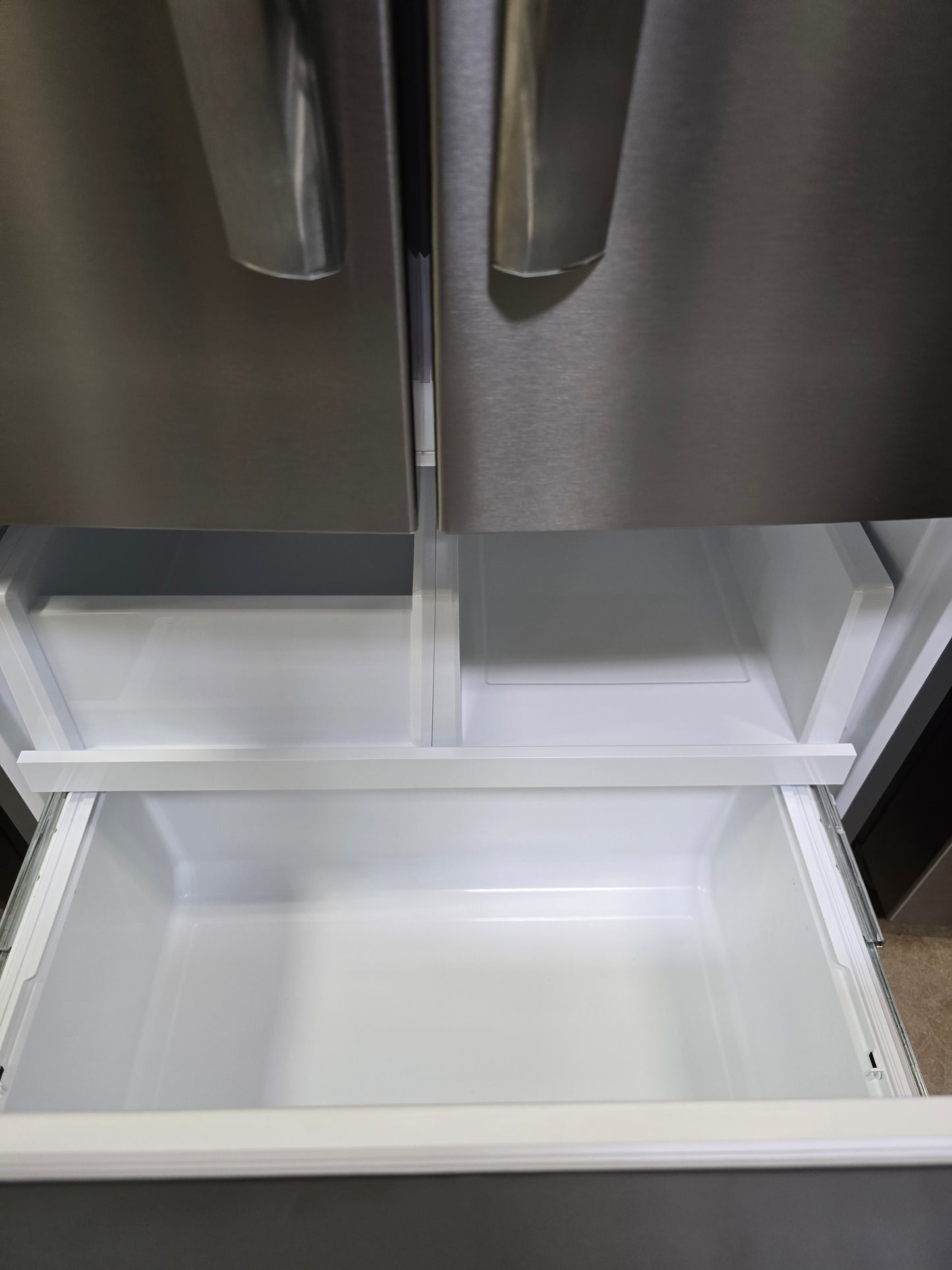 Frigidaire Gallery - 30 in. 20 cu. ft. Standard Depth French Door Refrigerator with Internal Water Dispenser - Stainless Steel - GRFN2023AF- SN 1K41381760