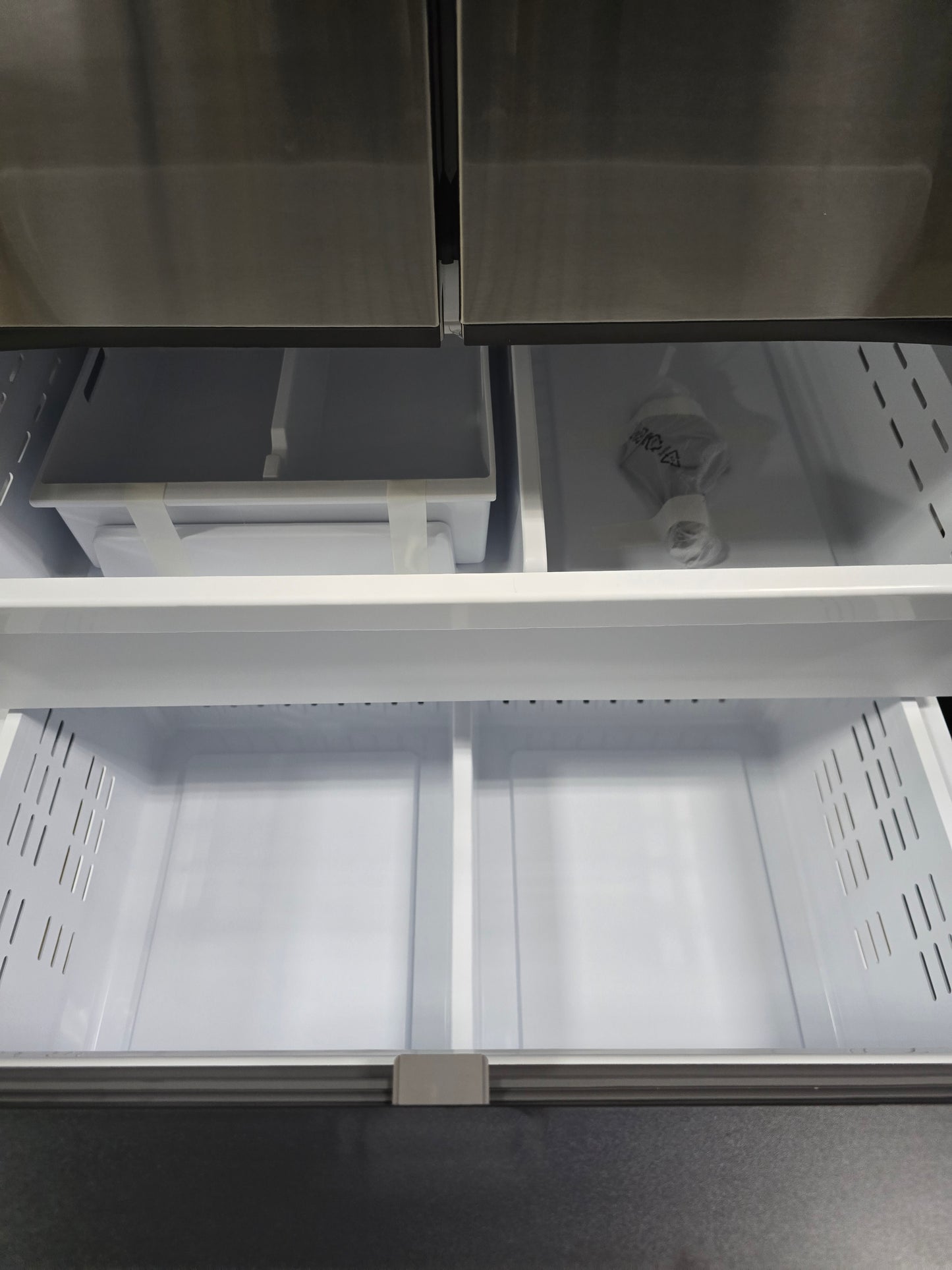 Samsung - 32 cu. ft. 3-Door French Door Smart Refrigerator with Dual Auto Ice Maker - Stainless Steel - RF32CG5100SRAA (0BXF4BCX501846D)