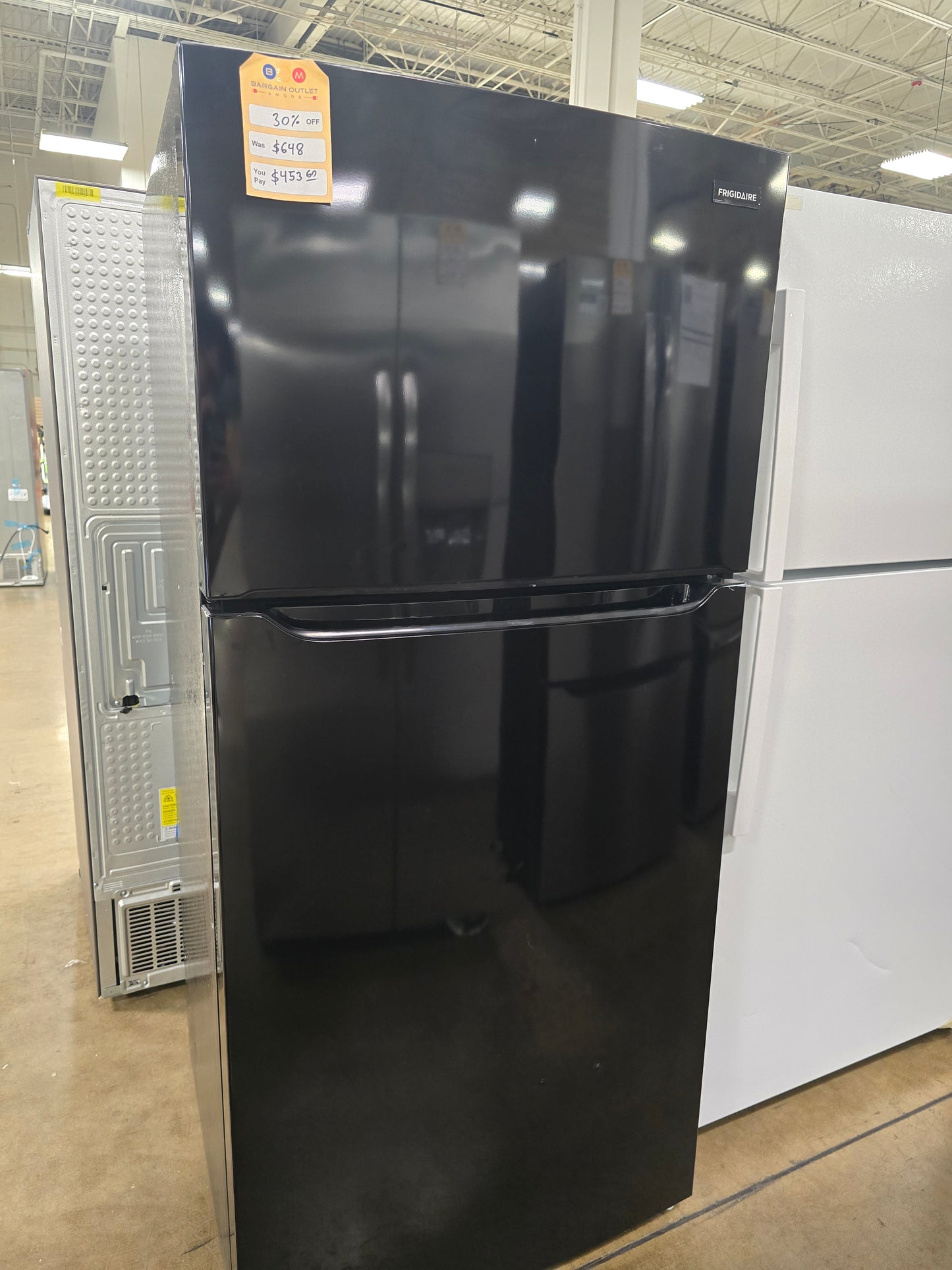 Frigidaire - 18.3 Cu. Ft. Top Freezer Refrigerator - Black - FFTR1835VB- SN BA41430328