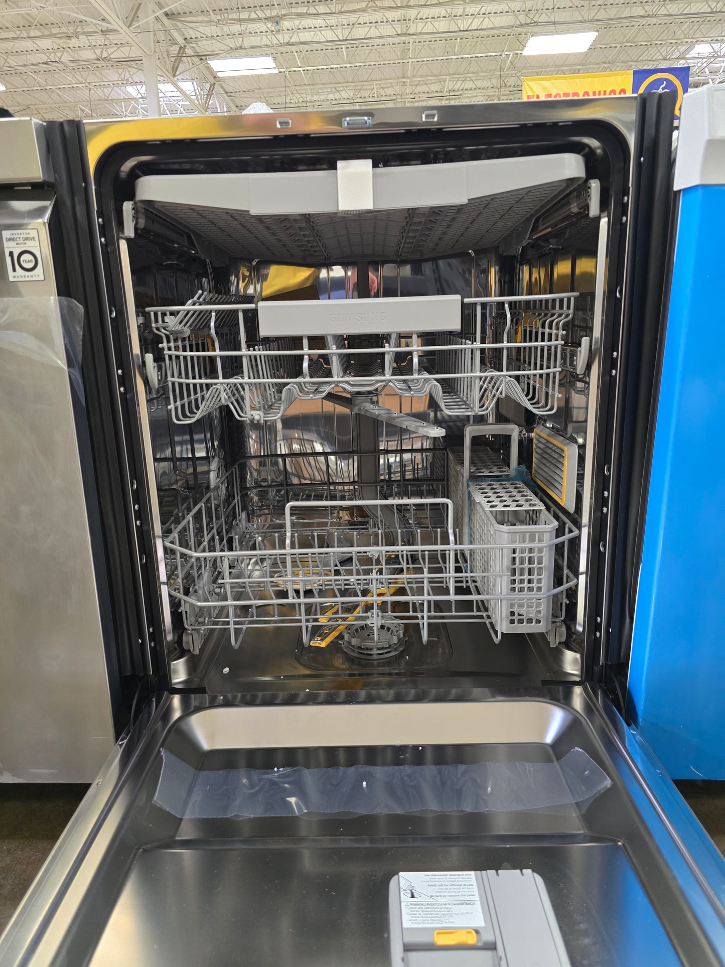 Samsung - Smart 42dBA Dishwasher with StormWash+ and Smart Dry - White Glass - DW80BB707012AA (0KD2GDAX600326D)
