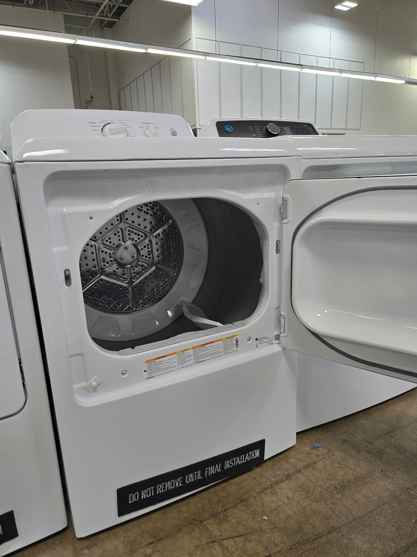 BLP00038-A GE 6.2 cu. ft. capacity aluminized alloy drum electric dryer(GTX22EASKWW)