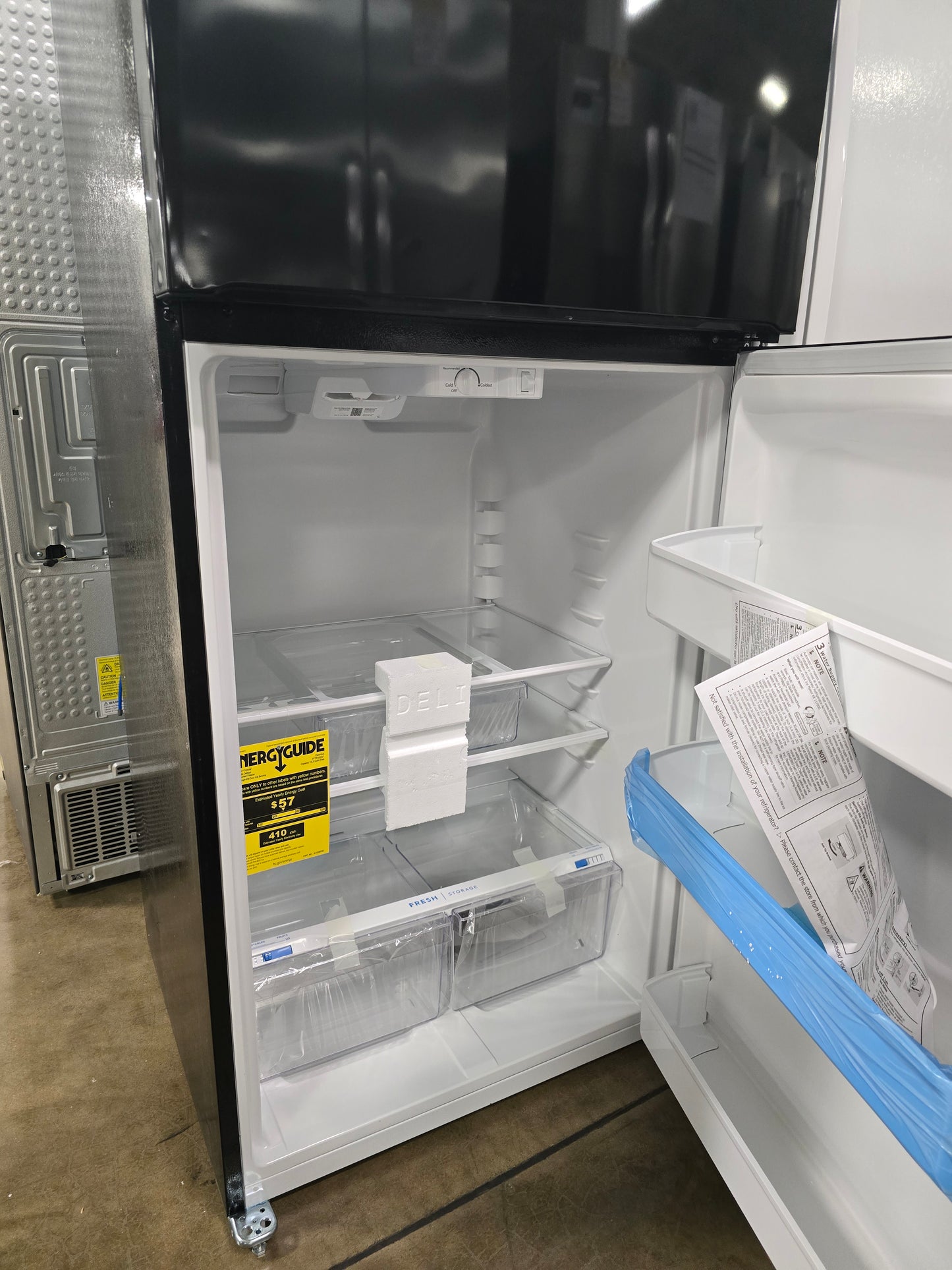 Frigidaire - 18.3 Cu. Ft. Top Freezer Refrigerator - Black - FFTR1835VB- SN BA41430328