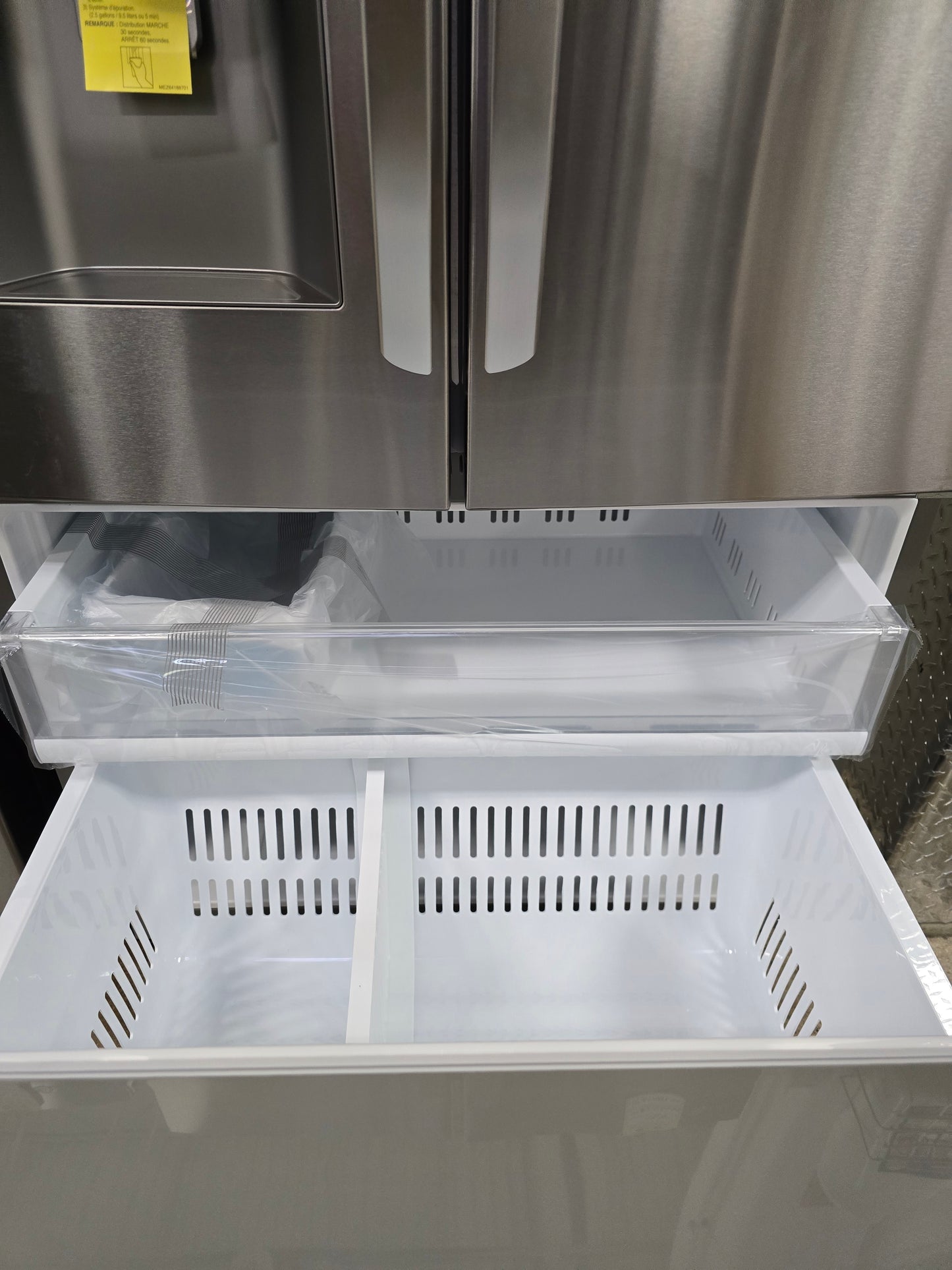 BLP00162-B LG 28 cu. ft. 3 Door French Door Refrigerator with Ice and Water Dispenser (LHFS28XBS)