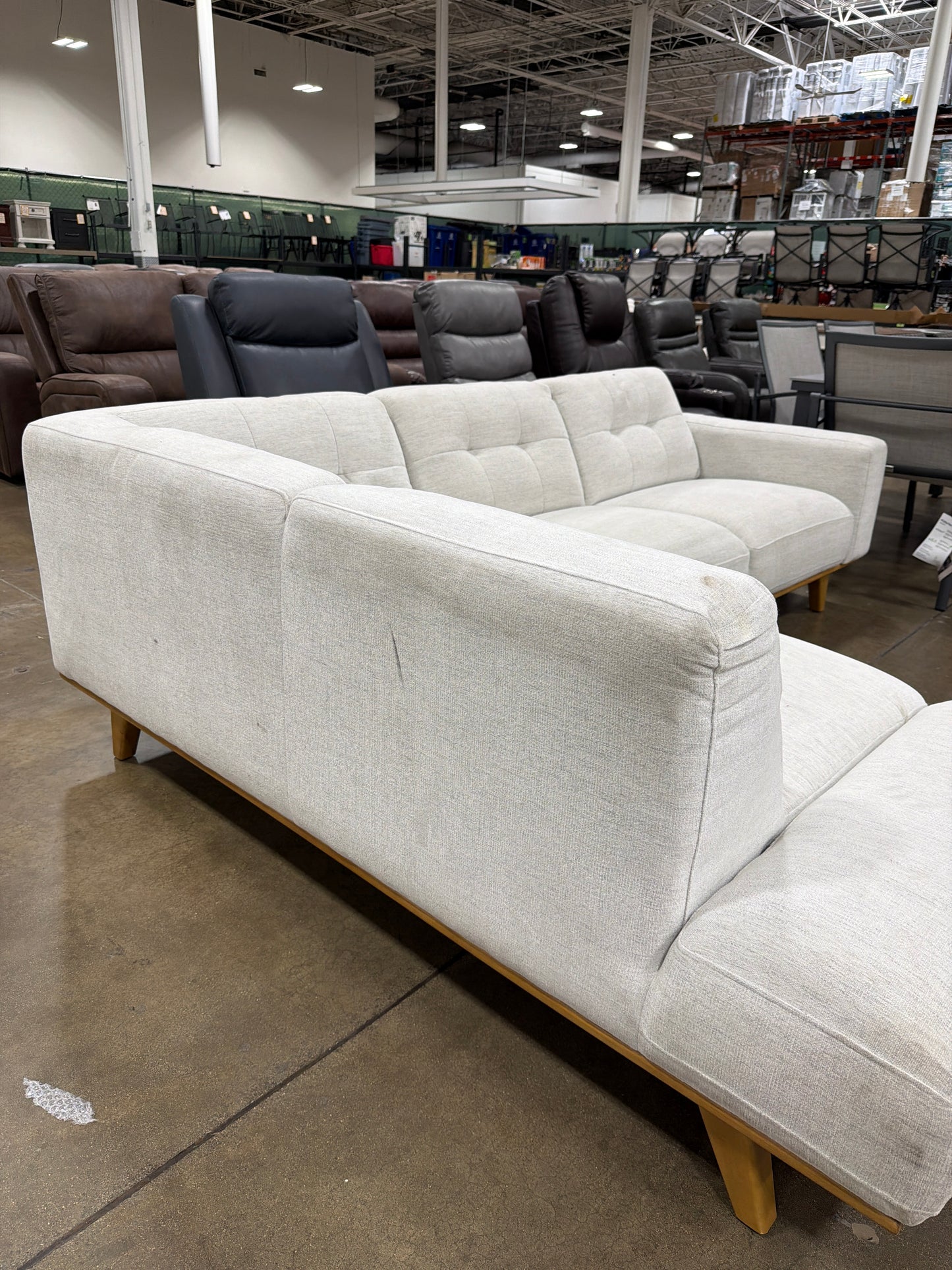 CS260017 Aeva Fabric Sectional(Broken leg, dirty)