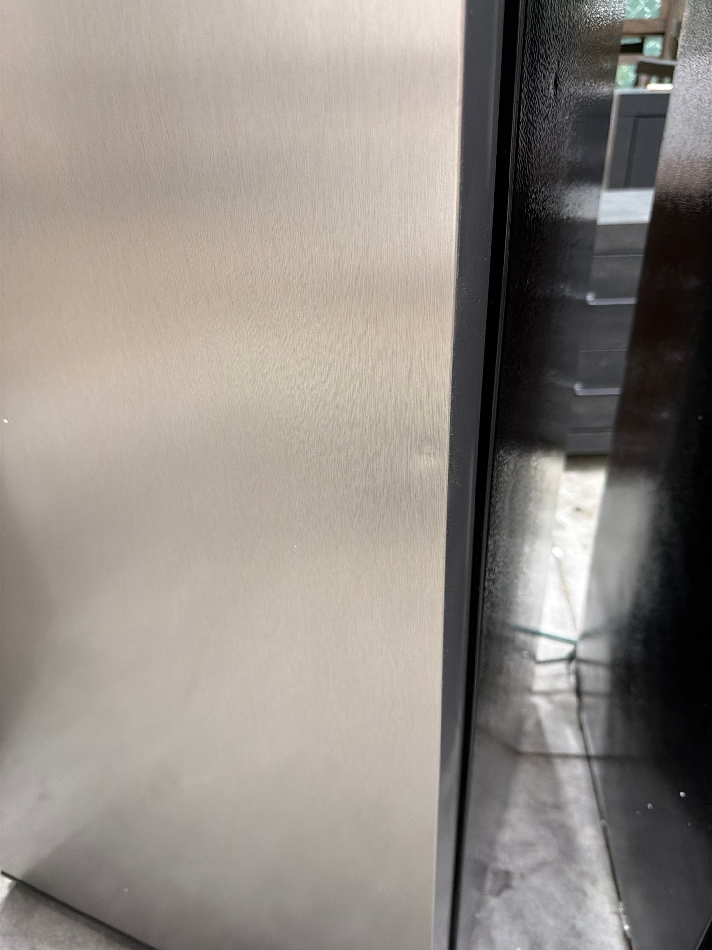 AC260261 Frigidaire 10 cu. ft. Upright Convertible Refrigerator/Freezer - FGFRF1097 - Dented