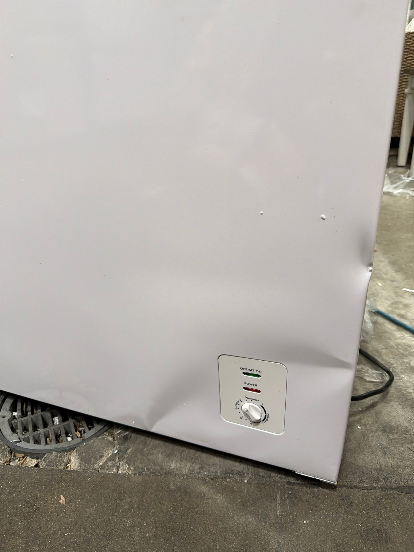 AC260205 EFRF7003-C Frigidaire 7 Cu. Ft. Garage Ready Chest Freezer (Front + Back - dented)