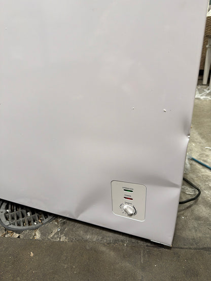 AC260205 EFRF7003-C Frigidaire 7 Cu. Ft. Garage Ready Chest Freezer (Front + Back - dented)