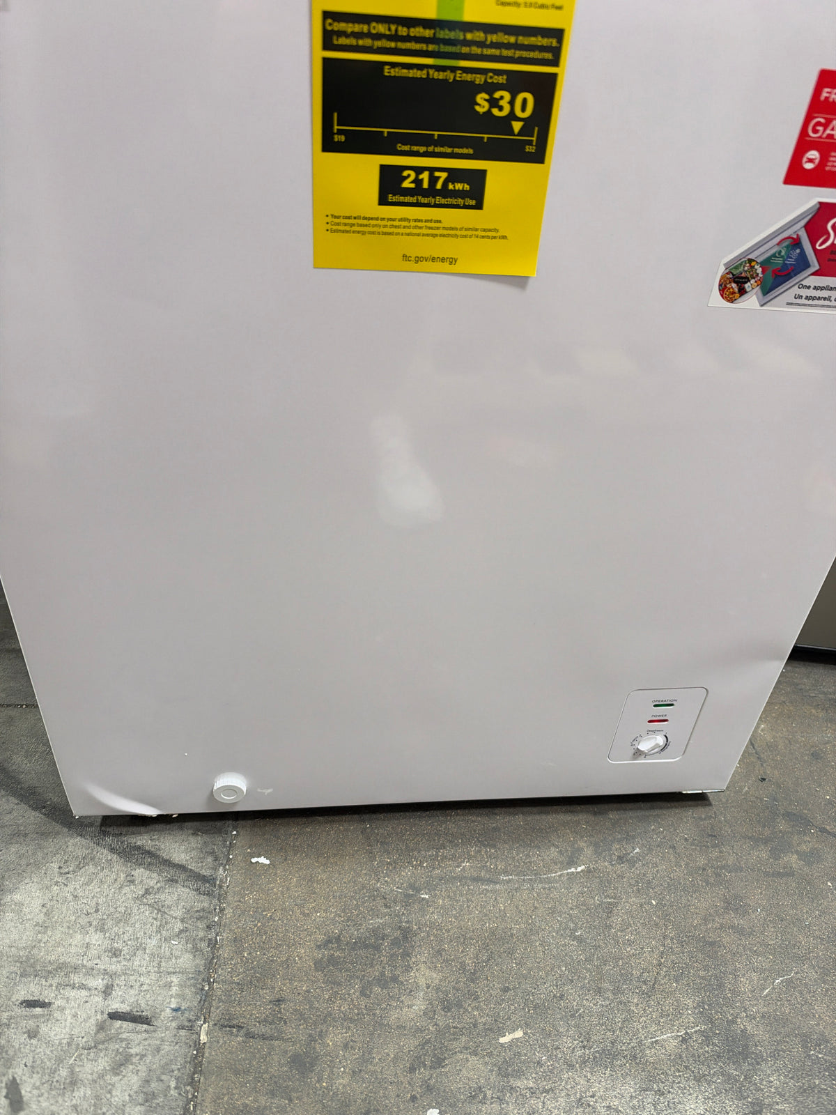 AC260391 Frigidaire 5.0 Cu. ft. Garage Ready Chest Freezer, Compact Deep Freezer EFRF5003 (major dents)