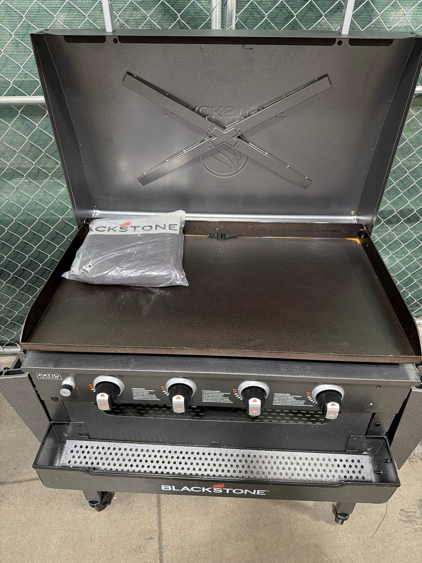 CS260069 Blackstone 36” Omnivore Griddle with Hinged Hood and Soft Cover - Used