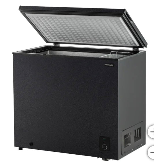 AC260184 EFRF7013 Frigidaire Garage Ready 7 cu. ft. Convertible Chest Freezer with Black Granite Finish - Dented