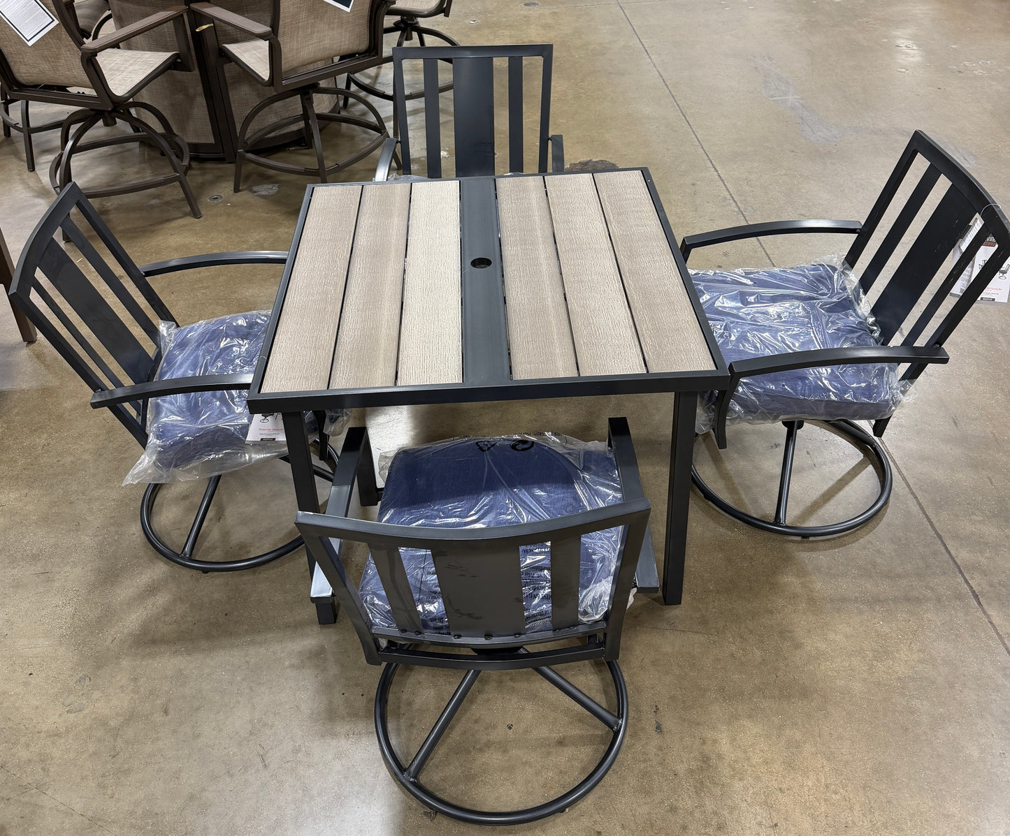 AC260120 Patio Waterville Dining Set