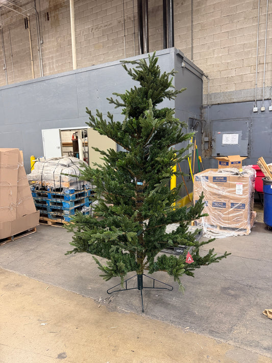 AC250825 Christmas Tree