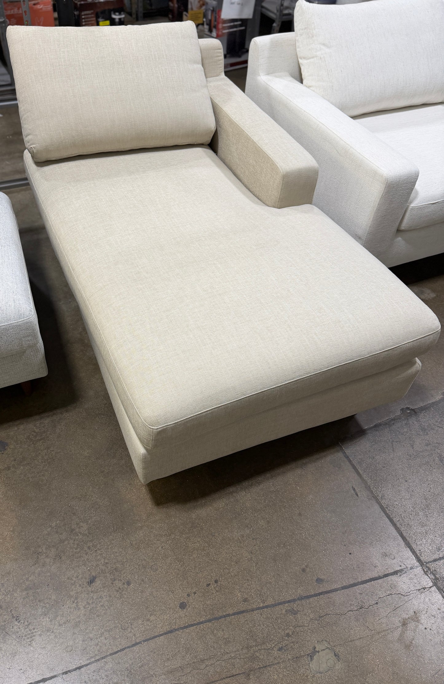 IDF240616 Right Facing Chaise Sloan PER-026